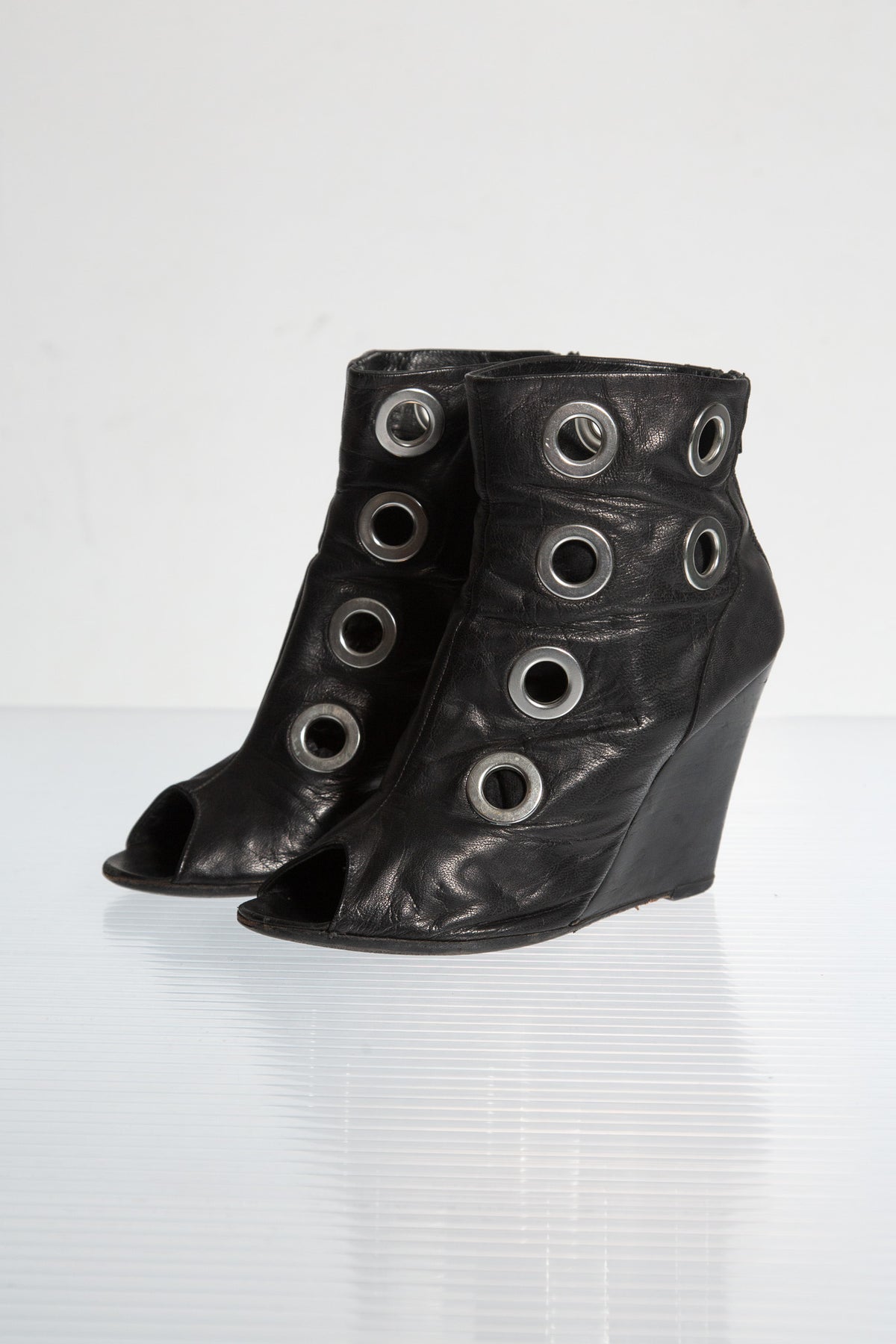 METAL EYELET LEATHER BOOTS
