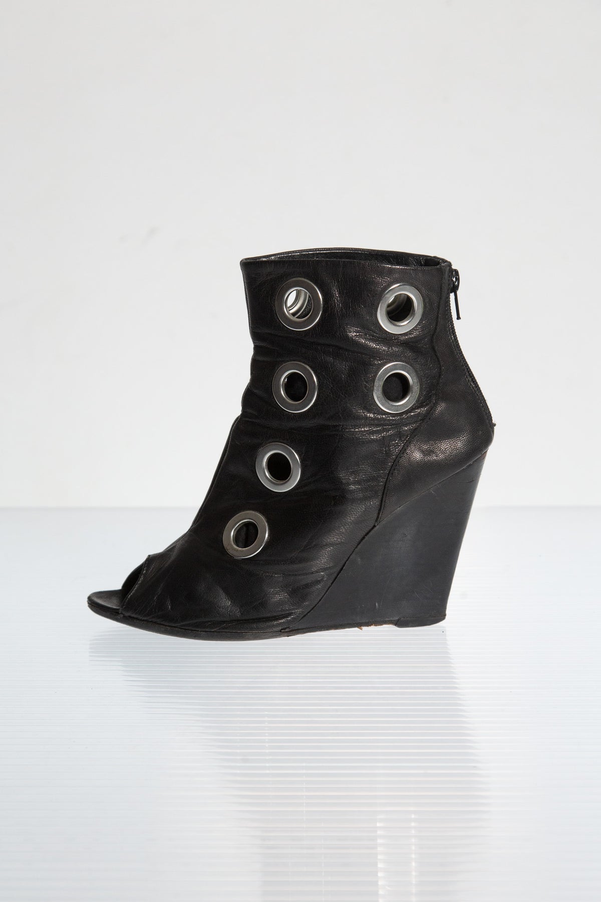 METAL EYELET LEATHER BOOTS