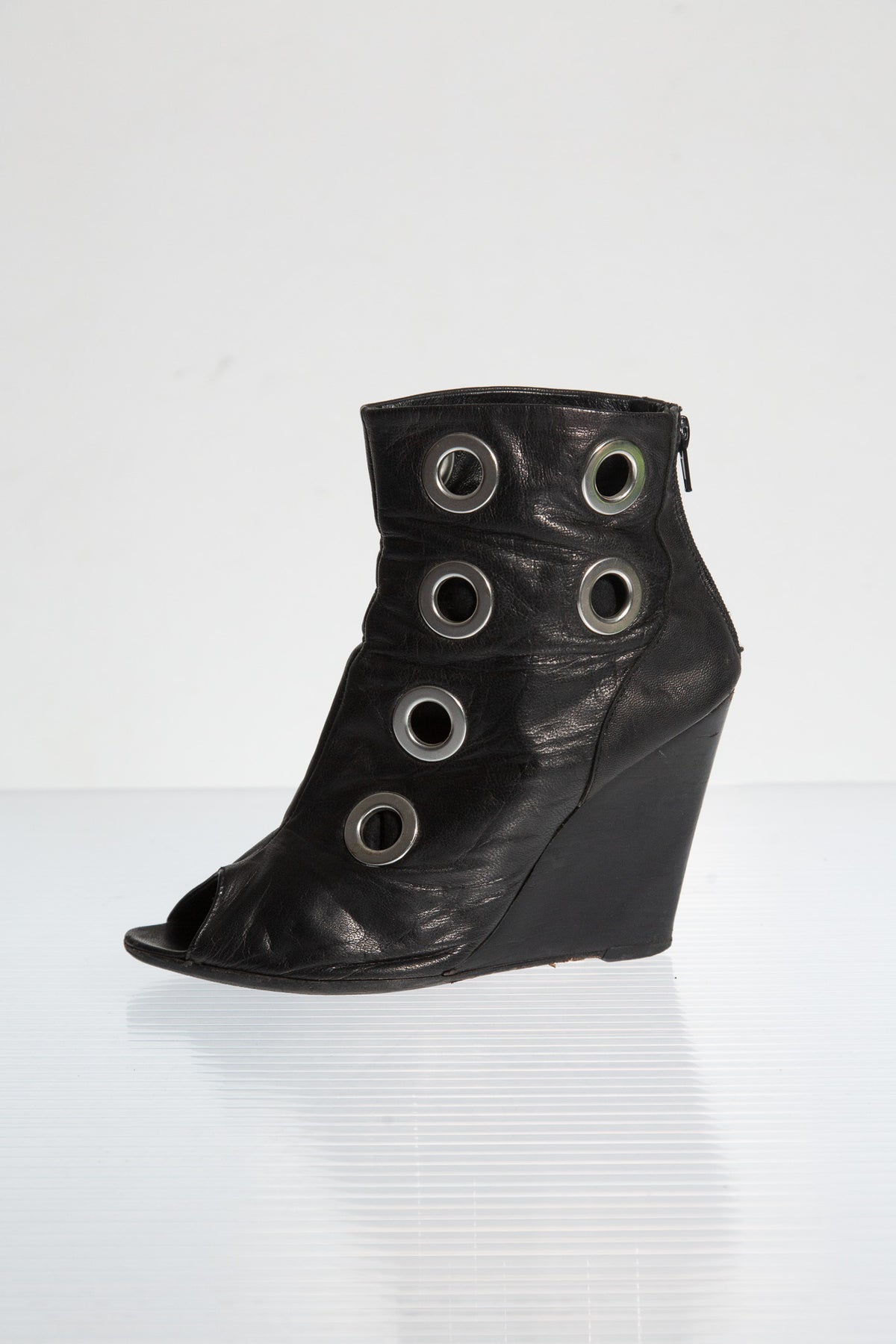 METAL EYELET LEATHER BOOTS