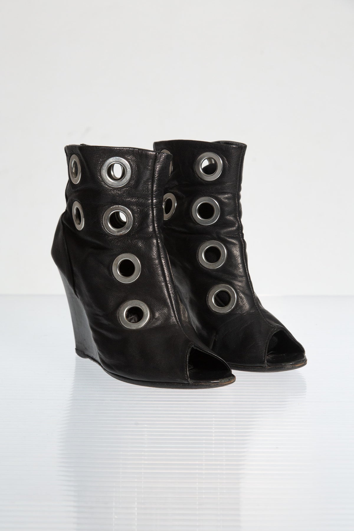 METAL EYELET LEATHER BOOTS