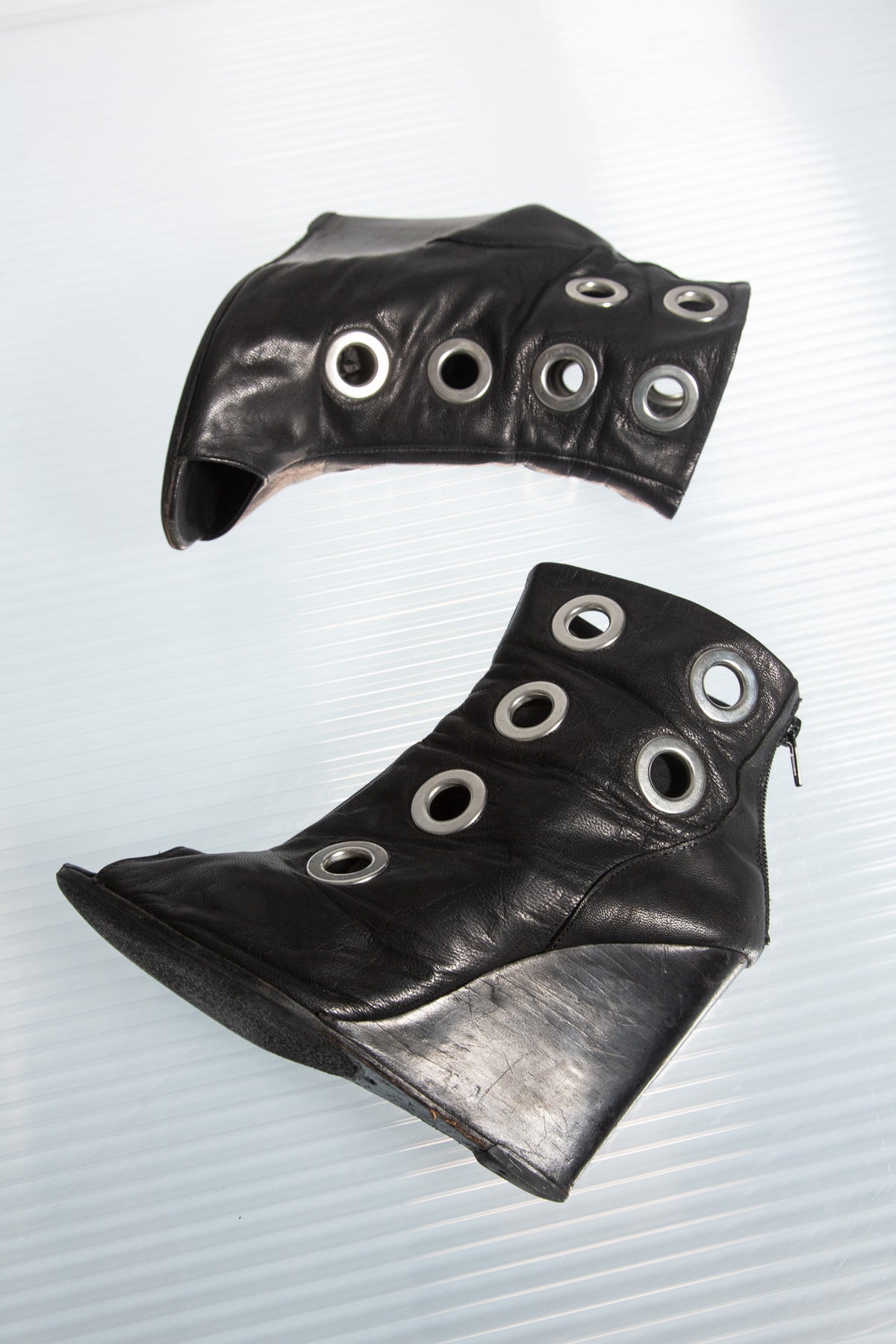 METAL EYELET LEATHER BOOTS