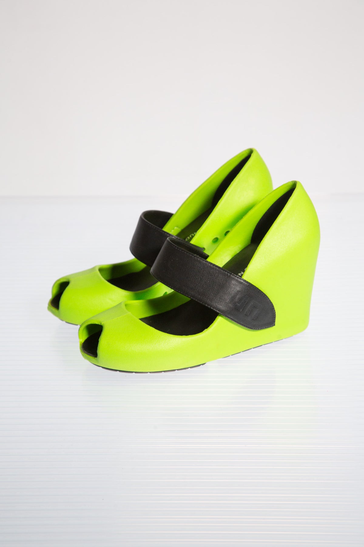 NEON GREEN PUMPS