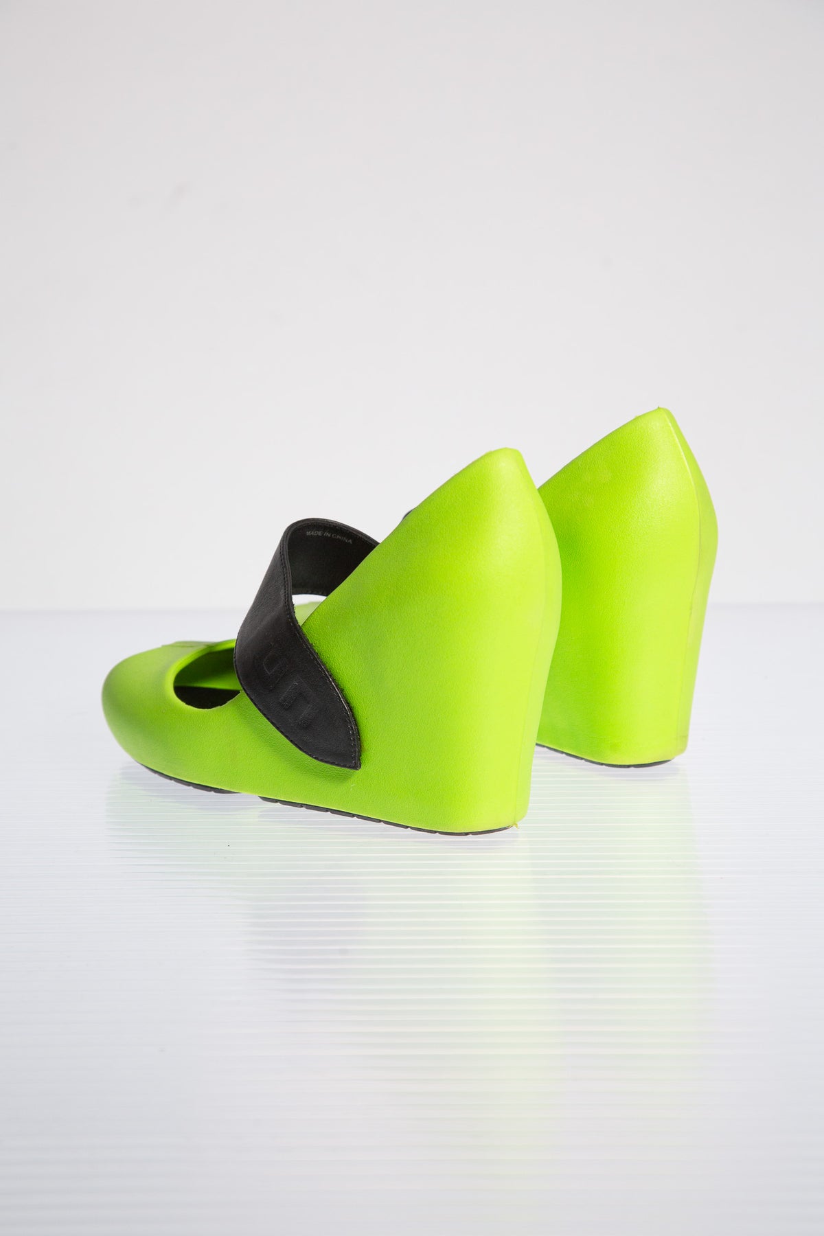 NEON GREEN PUMPS