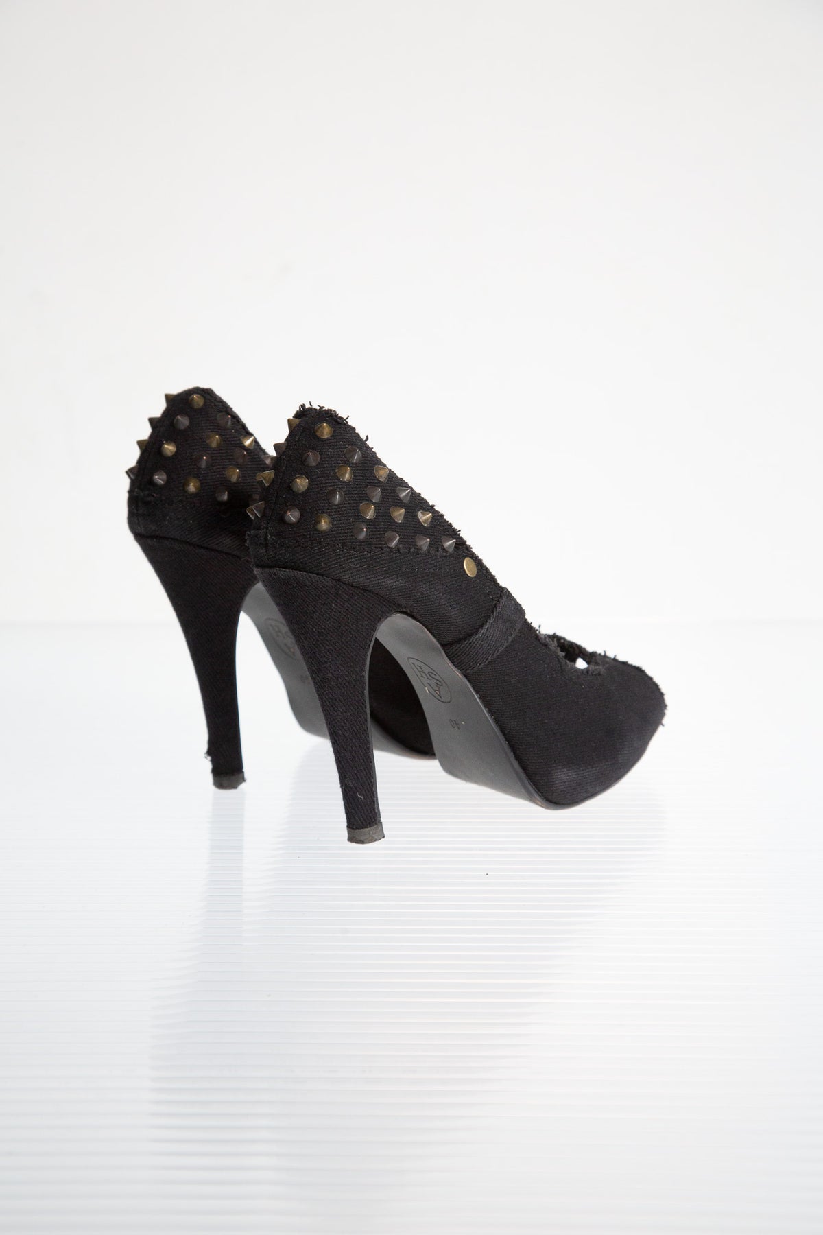 ASH BLACK STUDDED FABRIC PUMPS