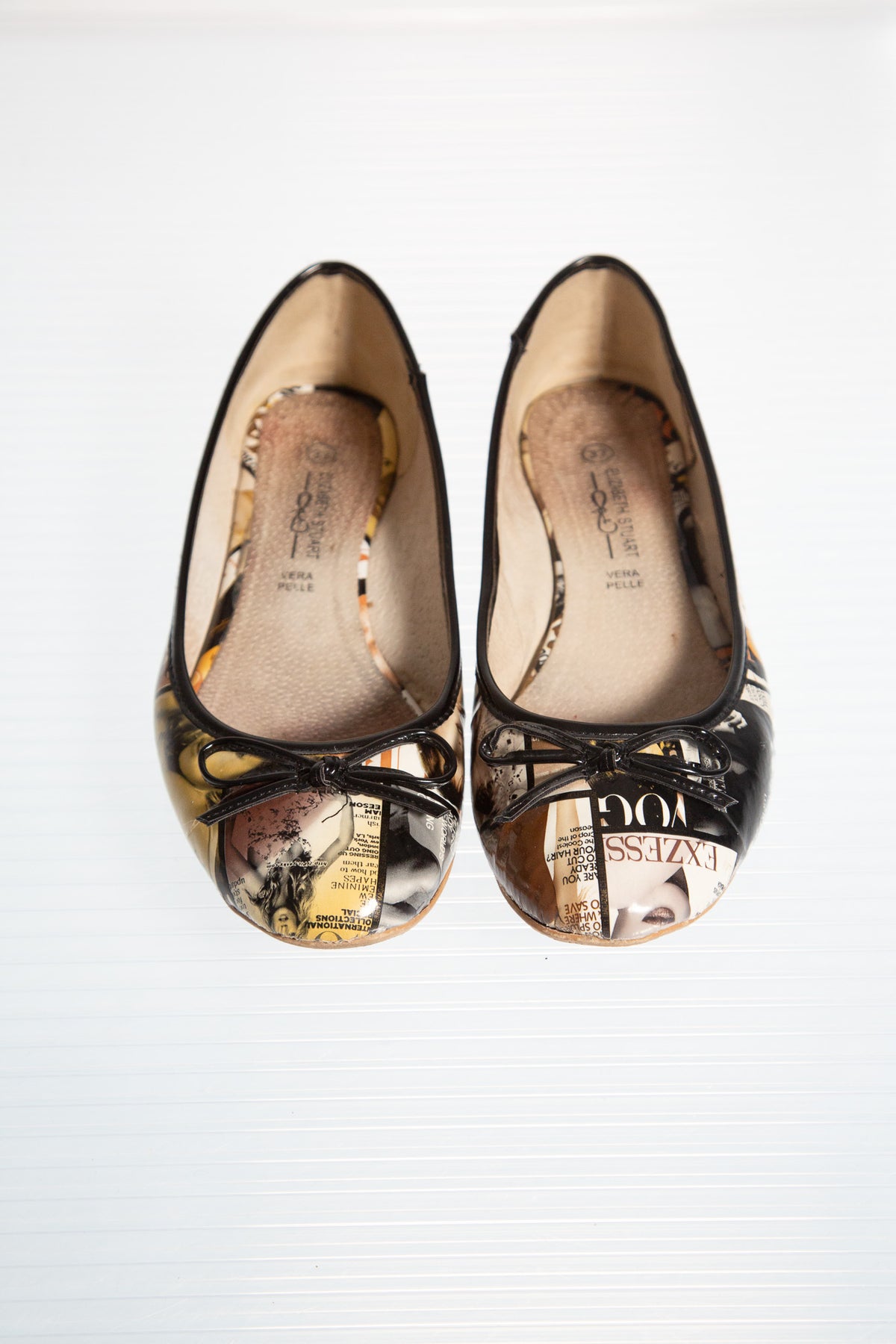 MAGAZINE PRINT LEATHER BALLET FLATS