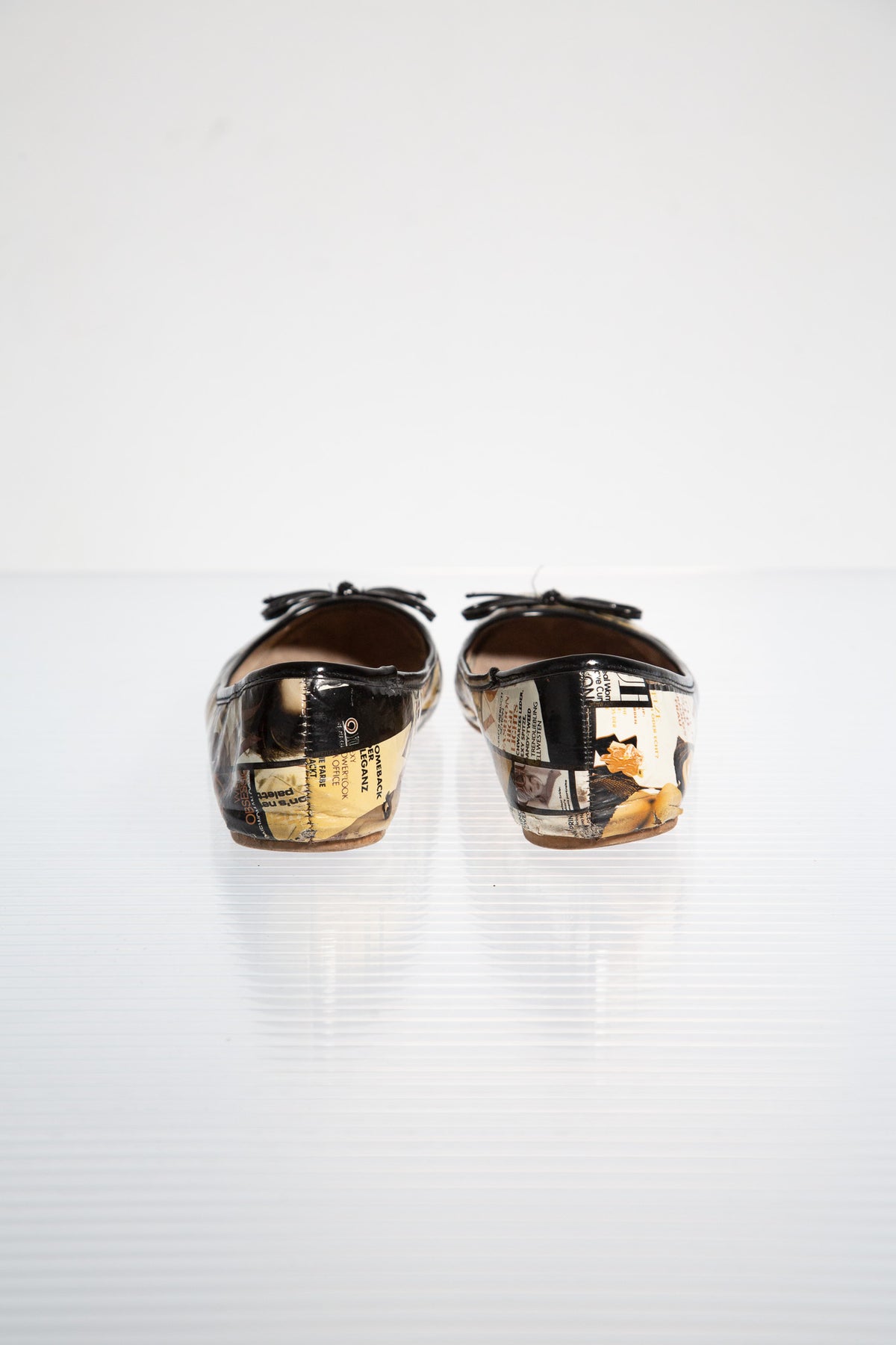 MAGAZINE PRINT LEATHER BALLET FLATS
