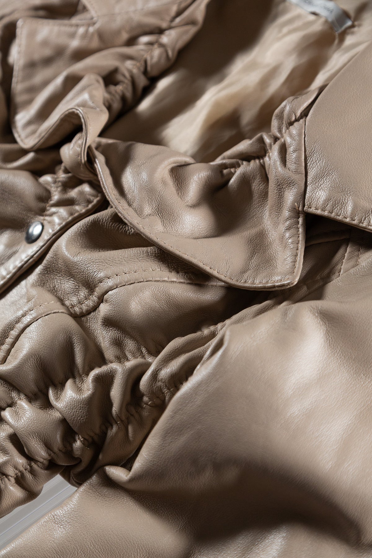 RUCHED LEATHER CROPPED JACKET