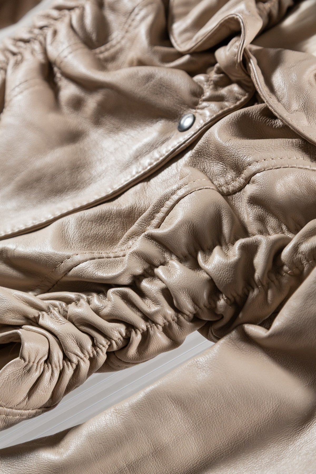 RUCHED LEATHER CROPPED JACKET