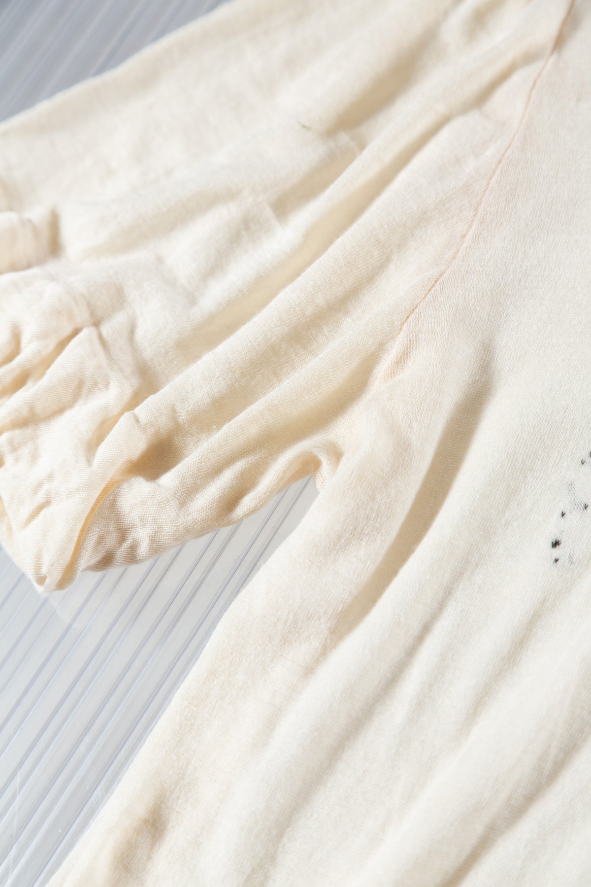 CREAM PARROT TOP