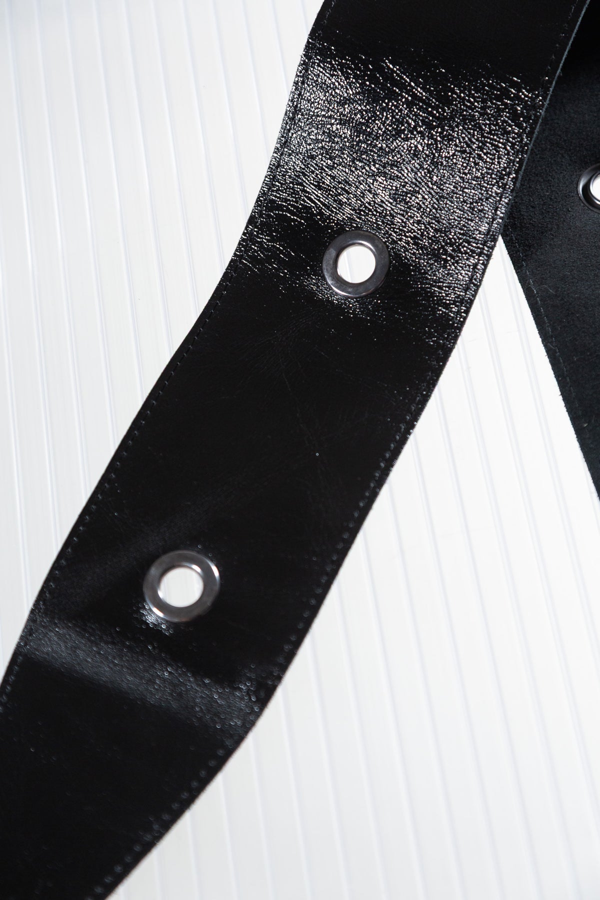 BLACK PATENT LEATHER EYELET BELT