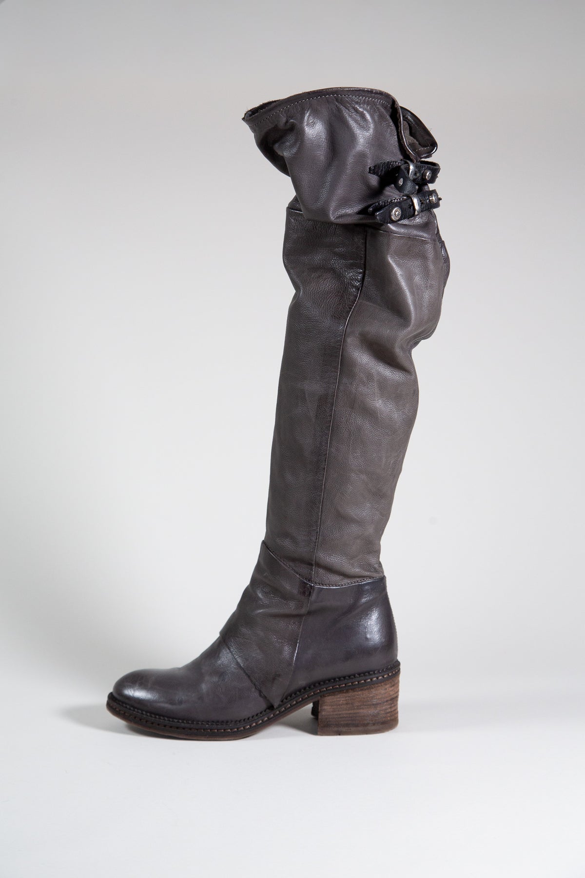 BLACK ULTRA SOFT LEATHER KNEE-HIGH BOOTS