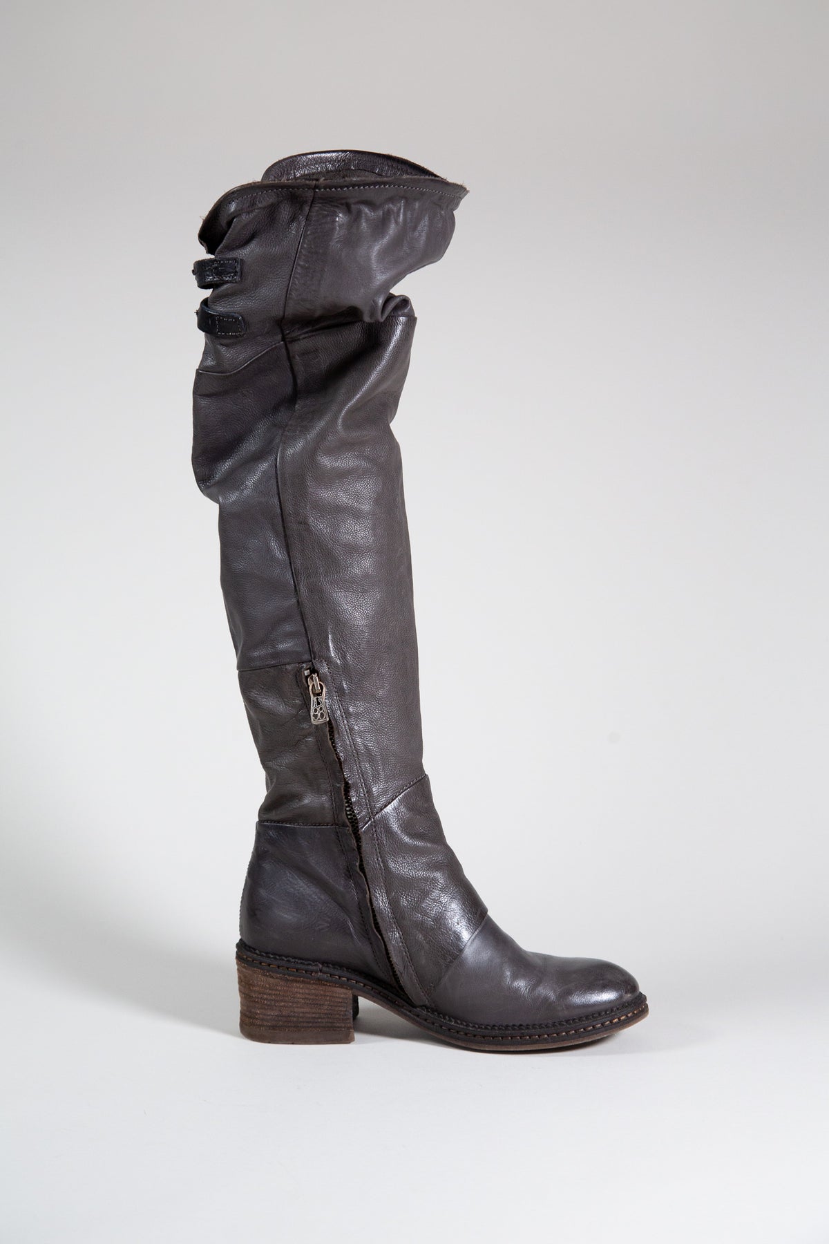 BLACK ULTRA SOFT LEATHER KNEE-HIGH BOOTS
