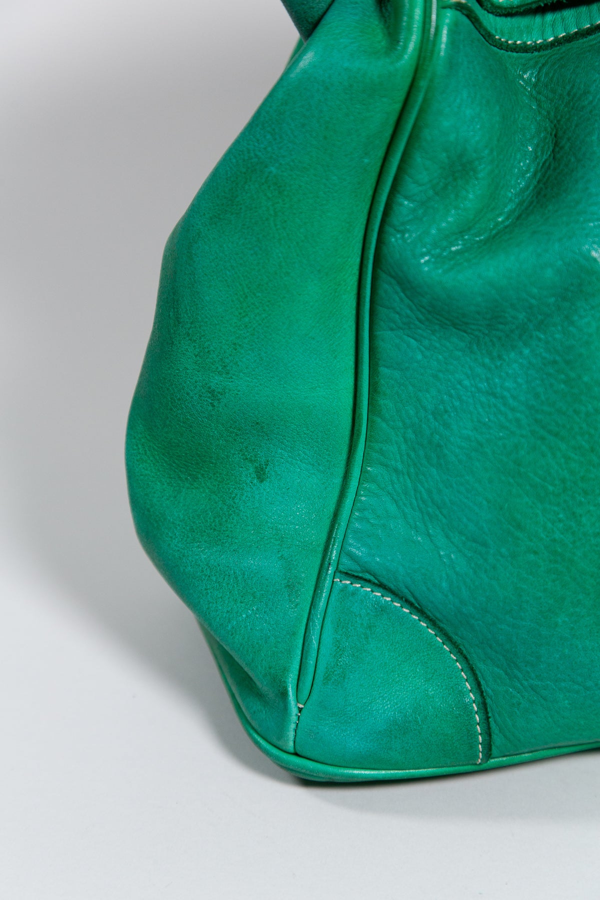 EMERALD GREEN LEATHER BUCKLE TRAVEL BAG