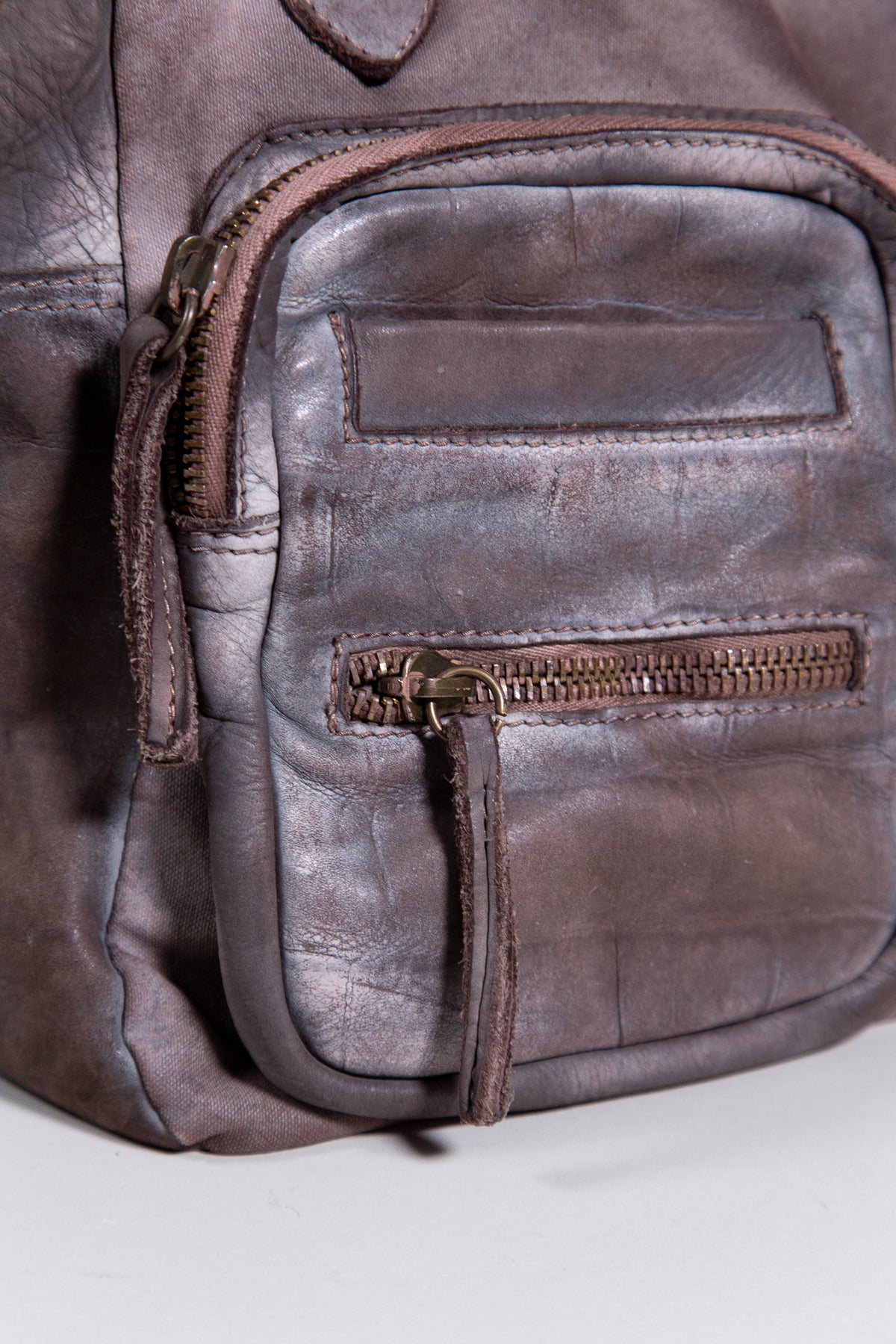 WASHED BROWN LEATHER MULTI-POCKET BAG