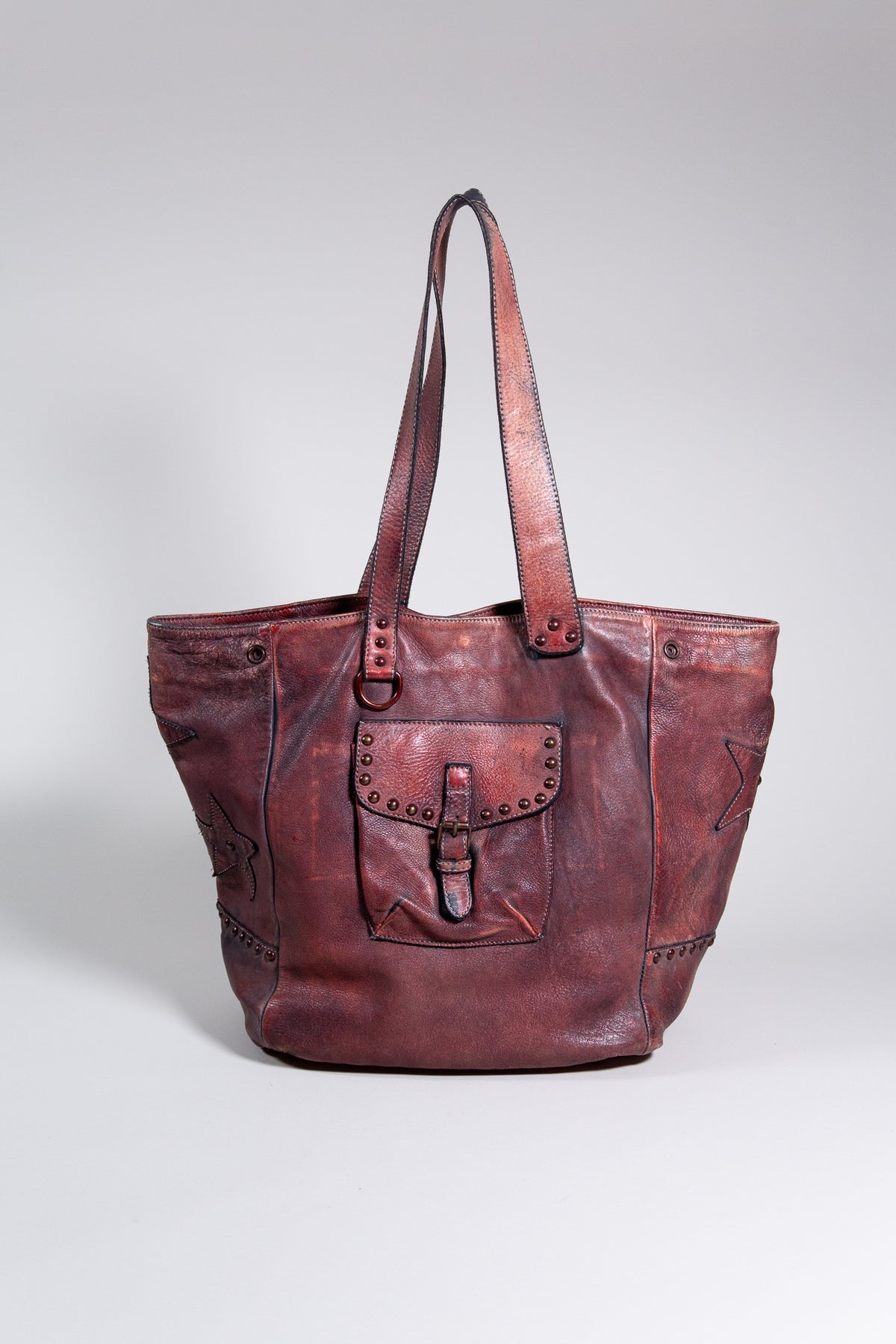 BURGUNDY DISTRESSED LEATHER STAR STUDDED TOTE BAG