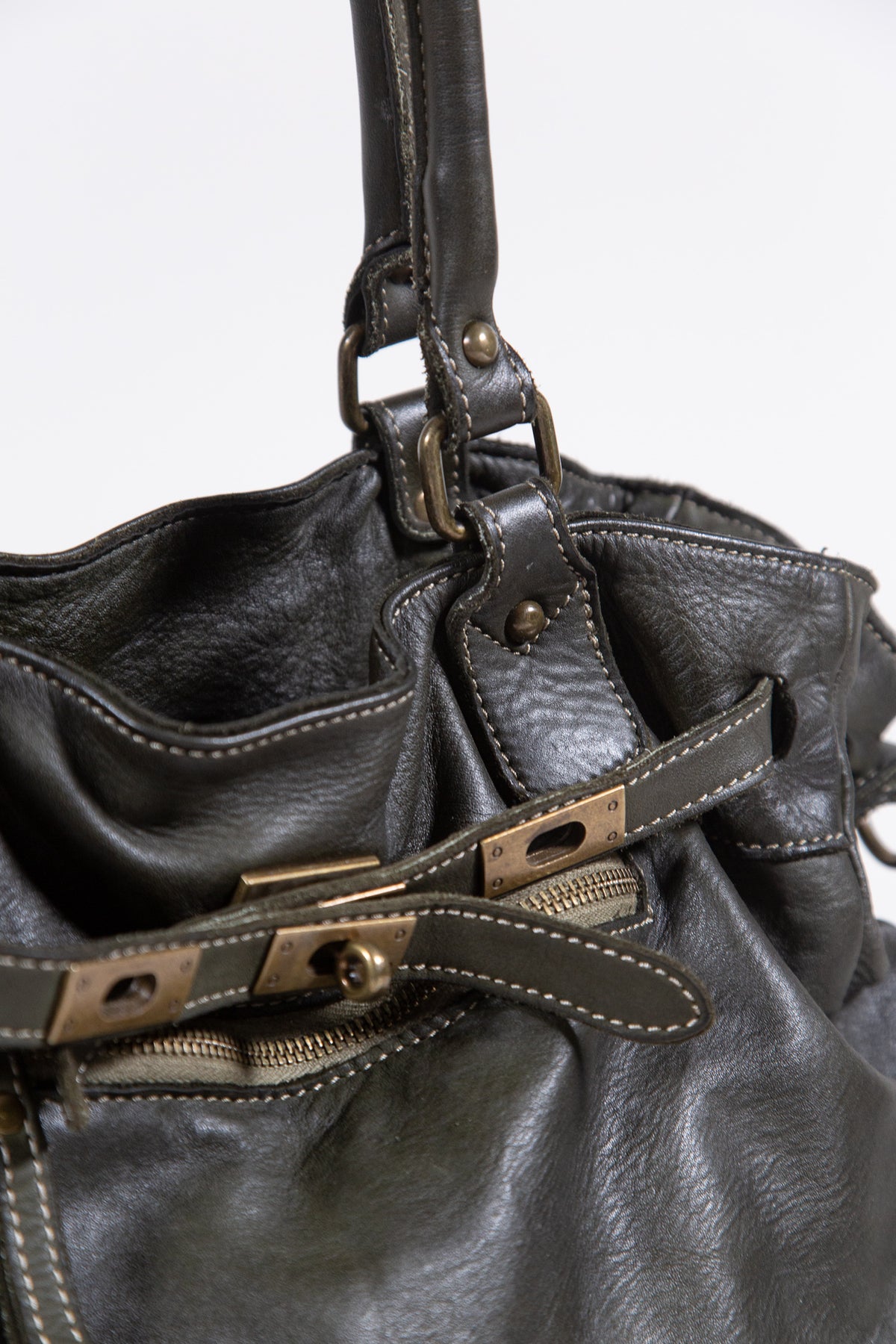 DARK GREEN LEATHER BELTED SLOUCHY TRAVEL BAG
