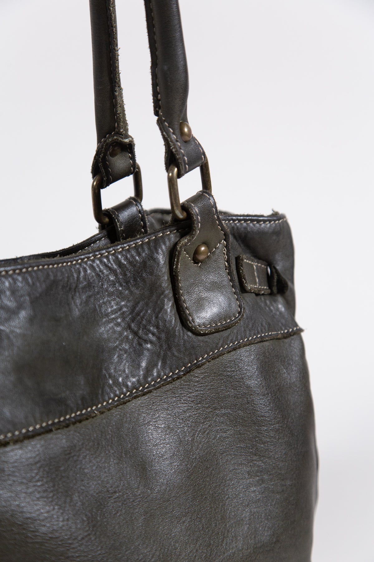 DARK GREEN LEATHER BELTED SLOUCHY TRAVEL BAG