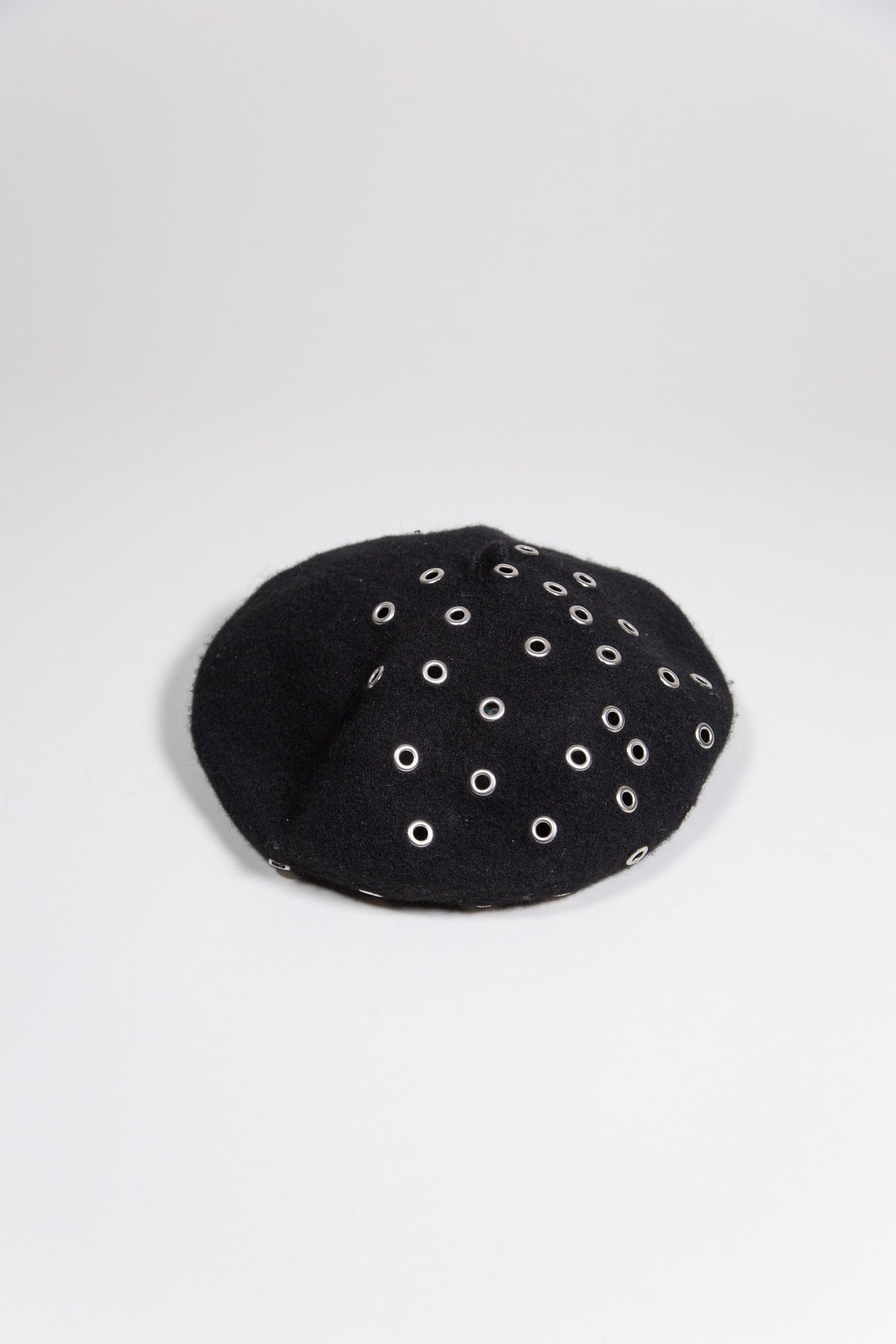 BLACK WOOL METAL EYELET BERET