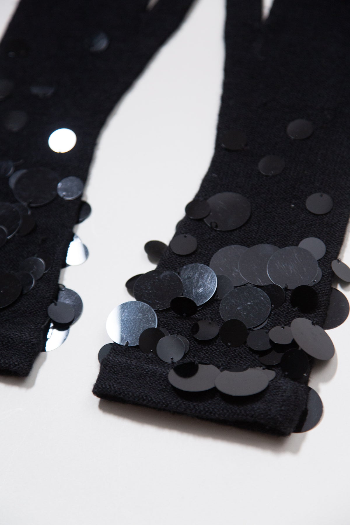 ARMANI BLACK KNIT SEQUIN EMBELLISHED HAT & GLOVES SET