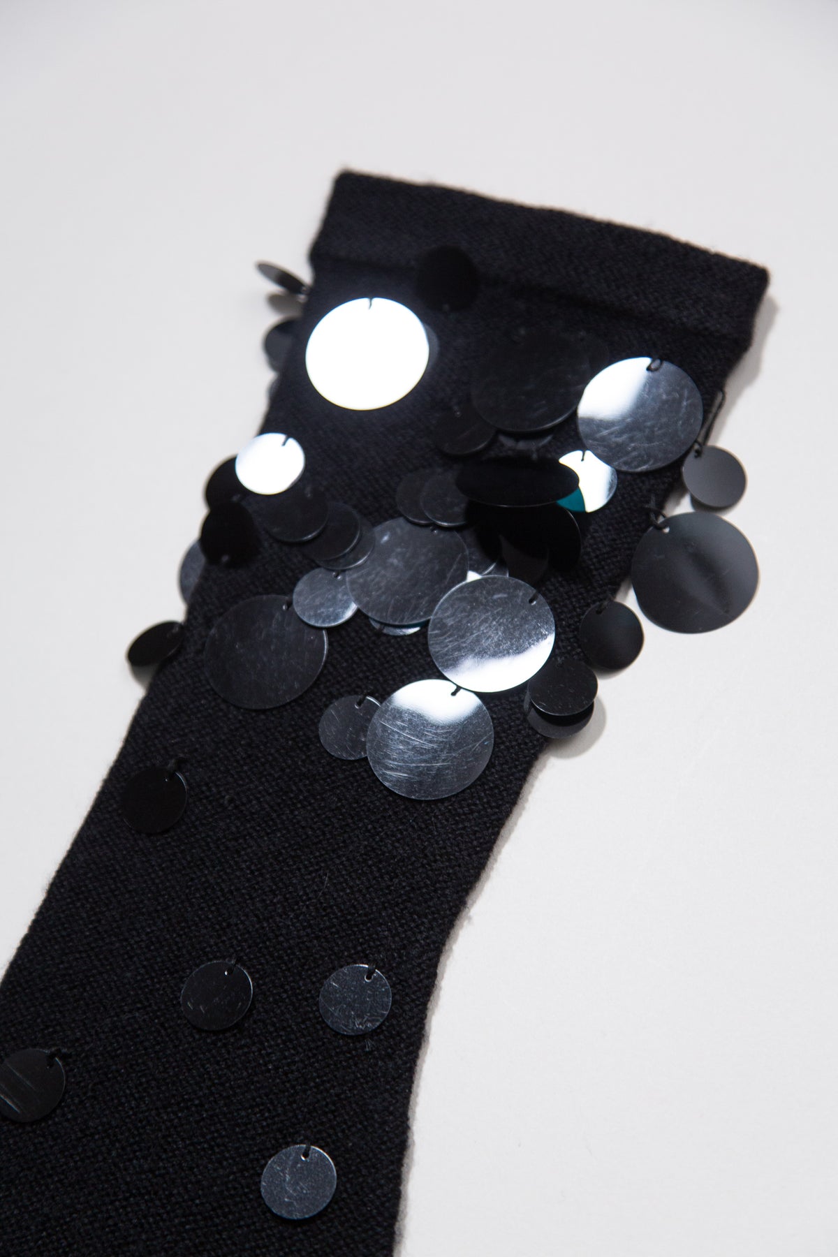 ARMANI BLACK KNIT SEQUIN EMBELLISHED HAT & GLOVES SET