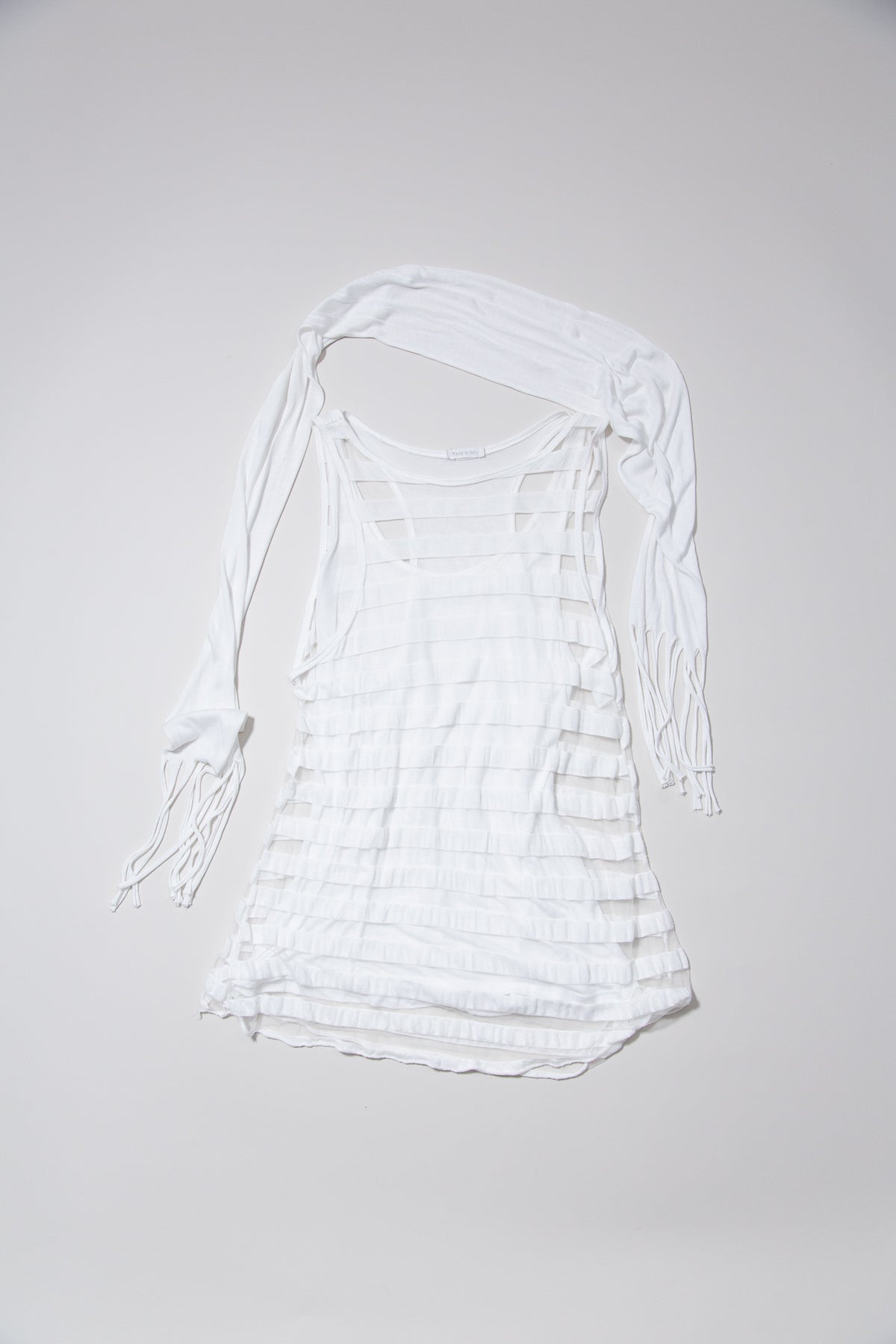 WHITE TEXTURED DOUBLE TOP WITH FRINGED SCARF