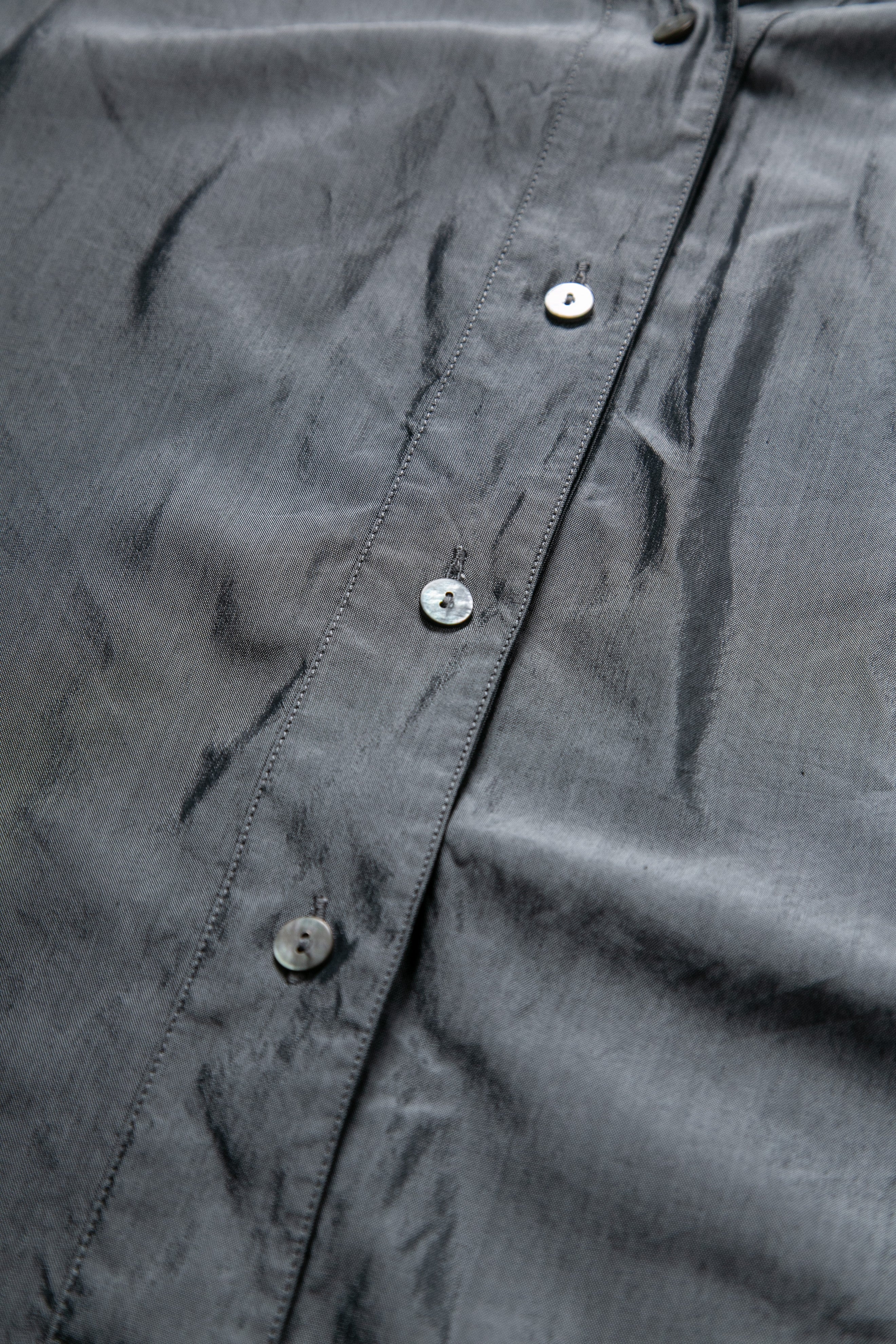 SILK SILVER BUTTONED TOP