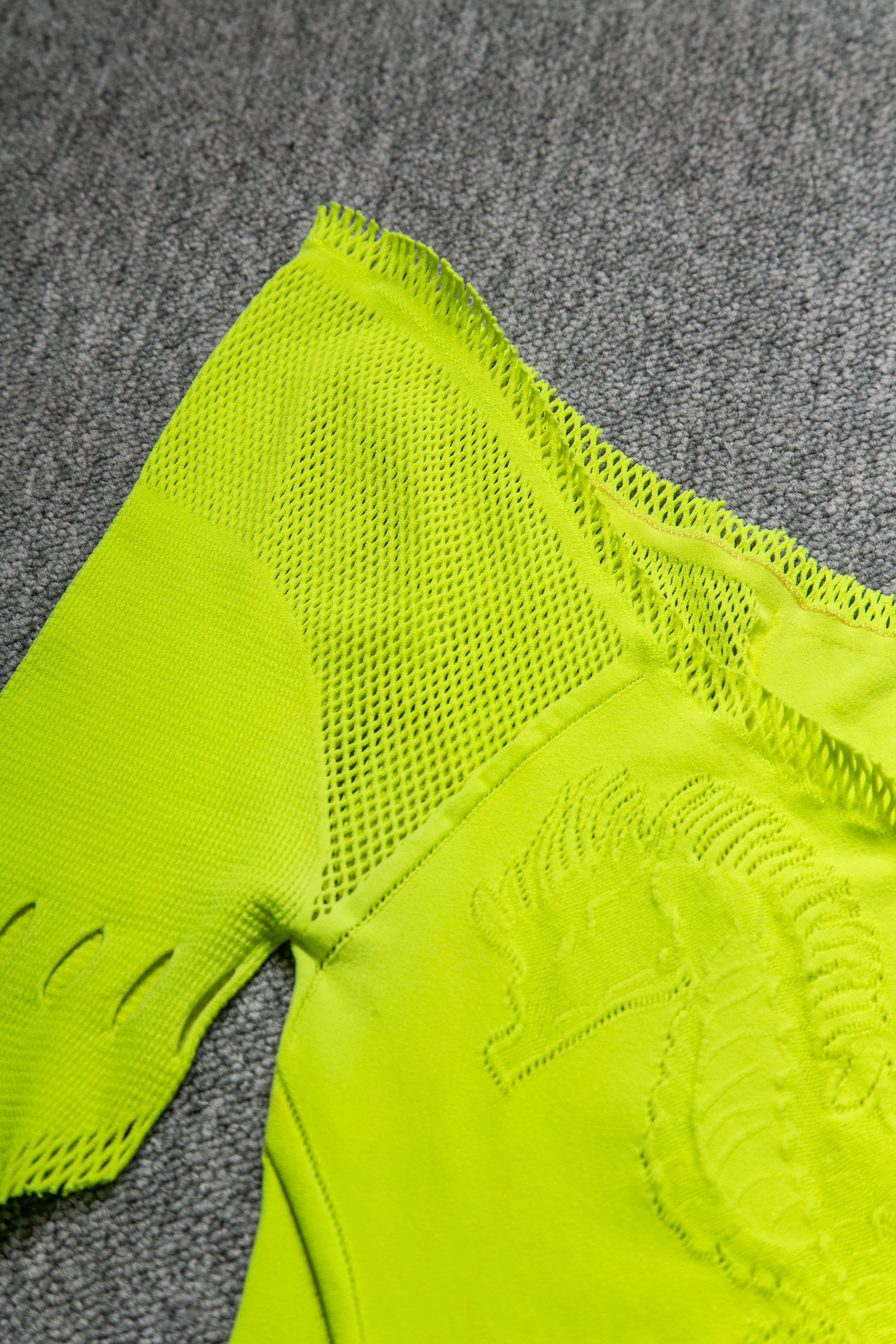 NEON CUT-OUT TOP
