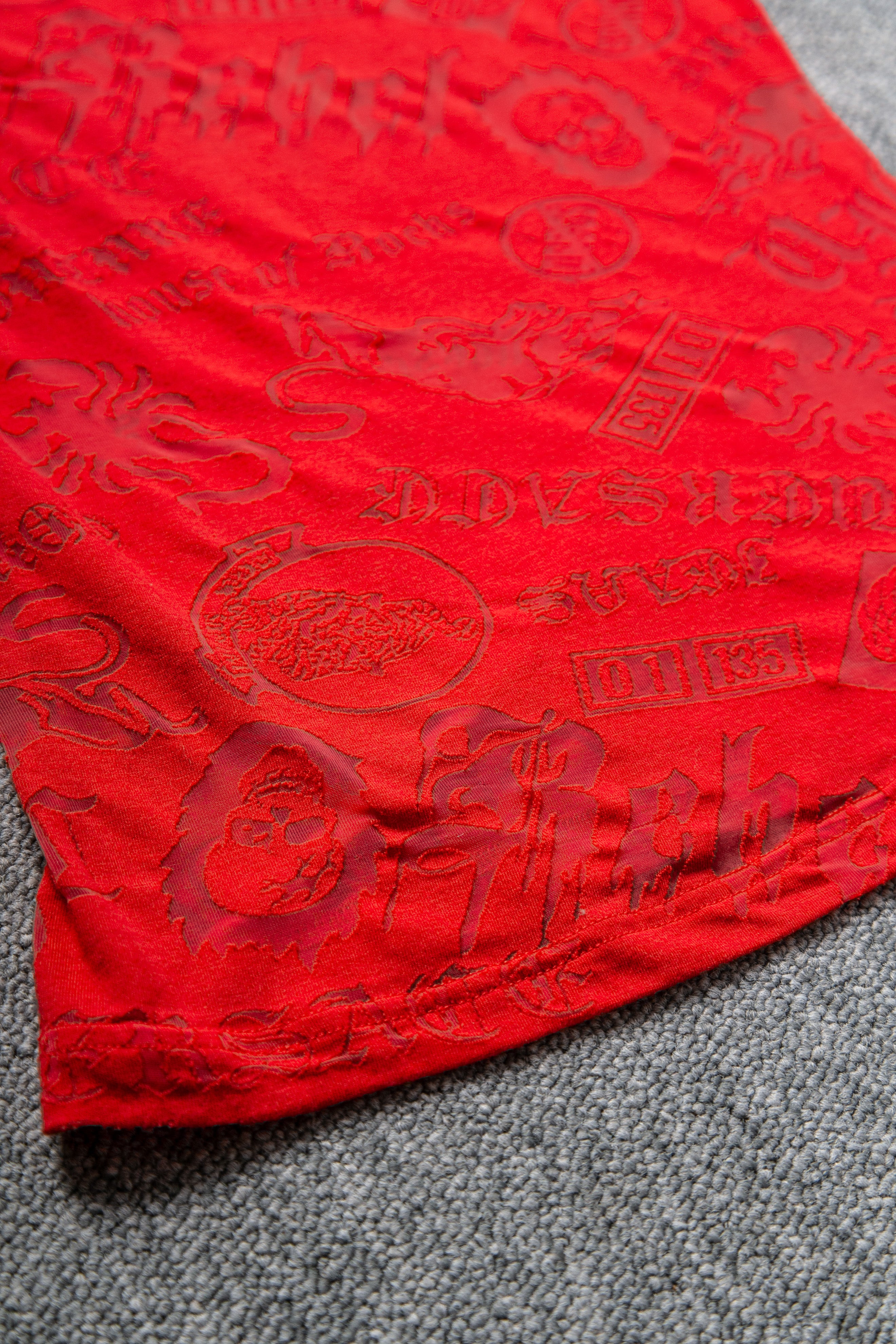 2000S RED CUTOUT TOP