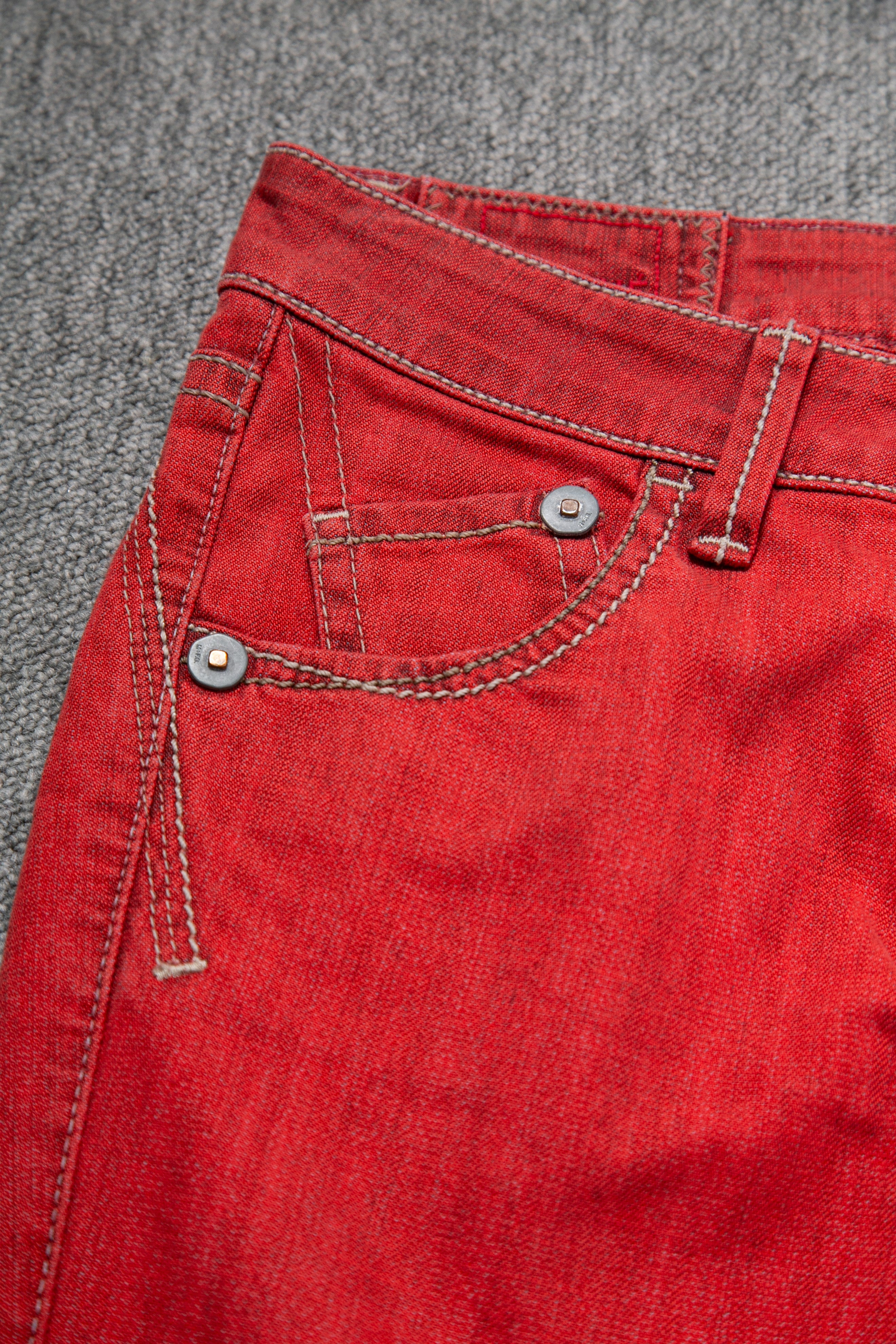 WASHED RED CAPRI