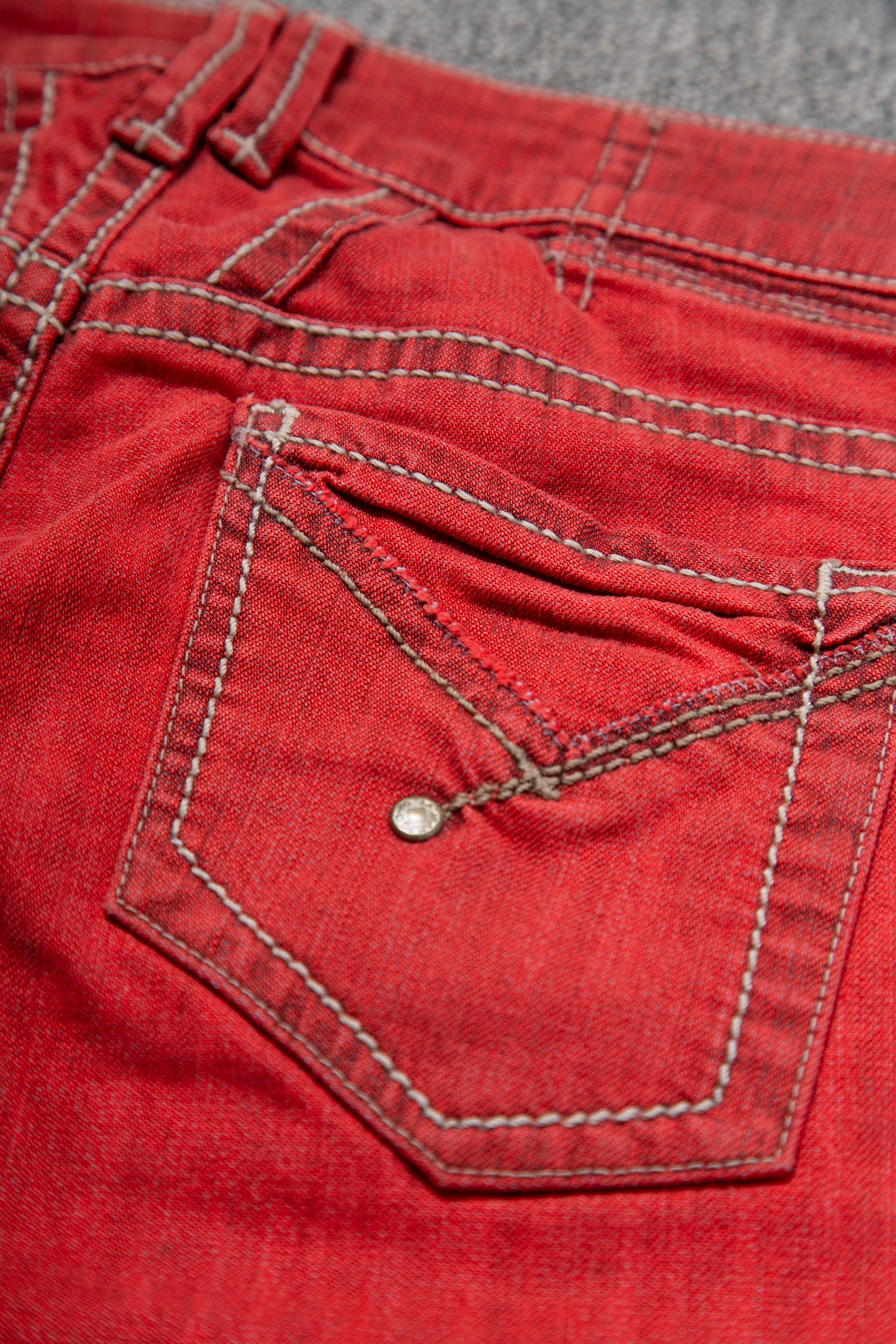 WASHED RED CAPRI