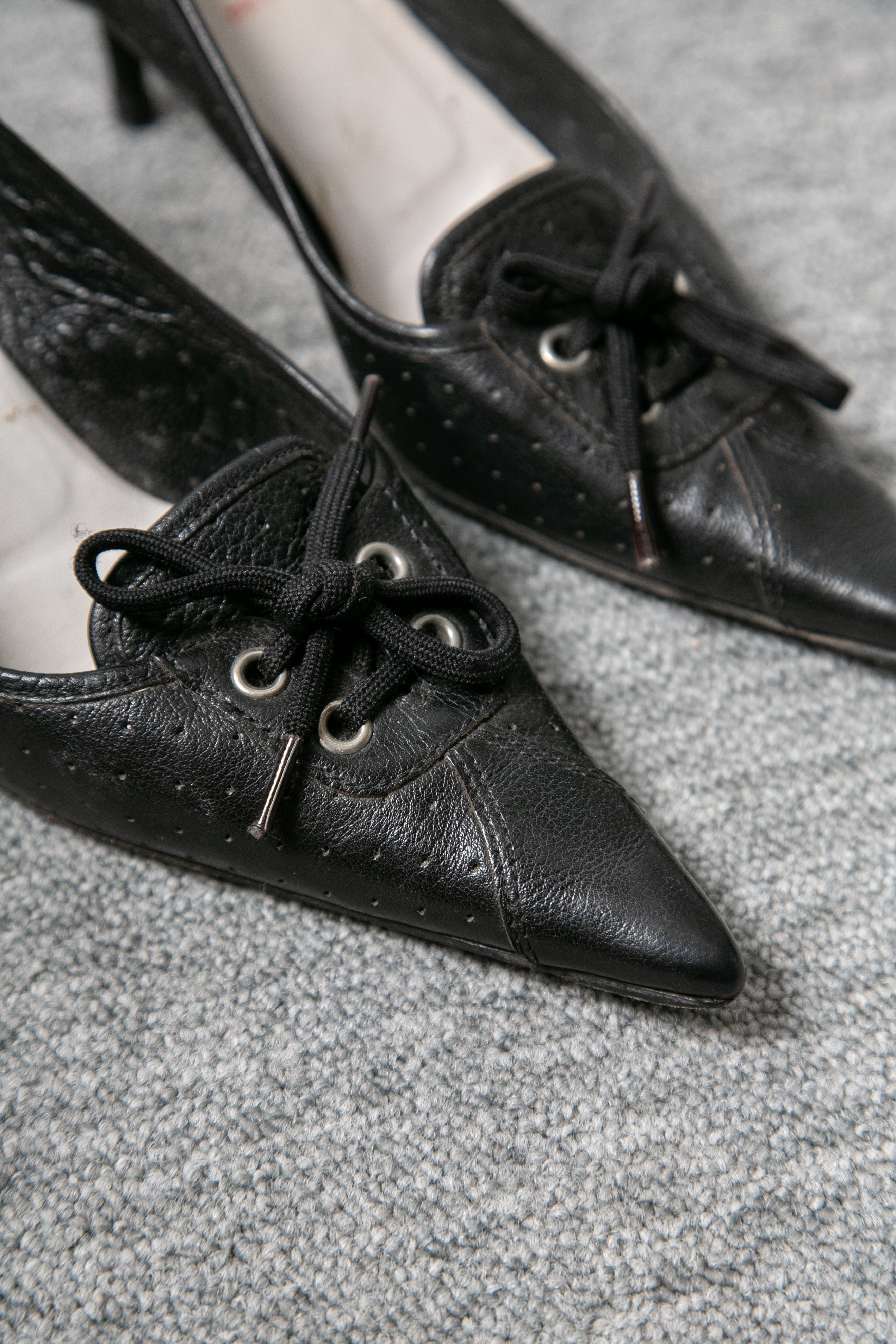 POINTED TOE KITTEN HEELS