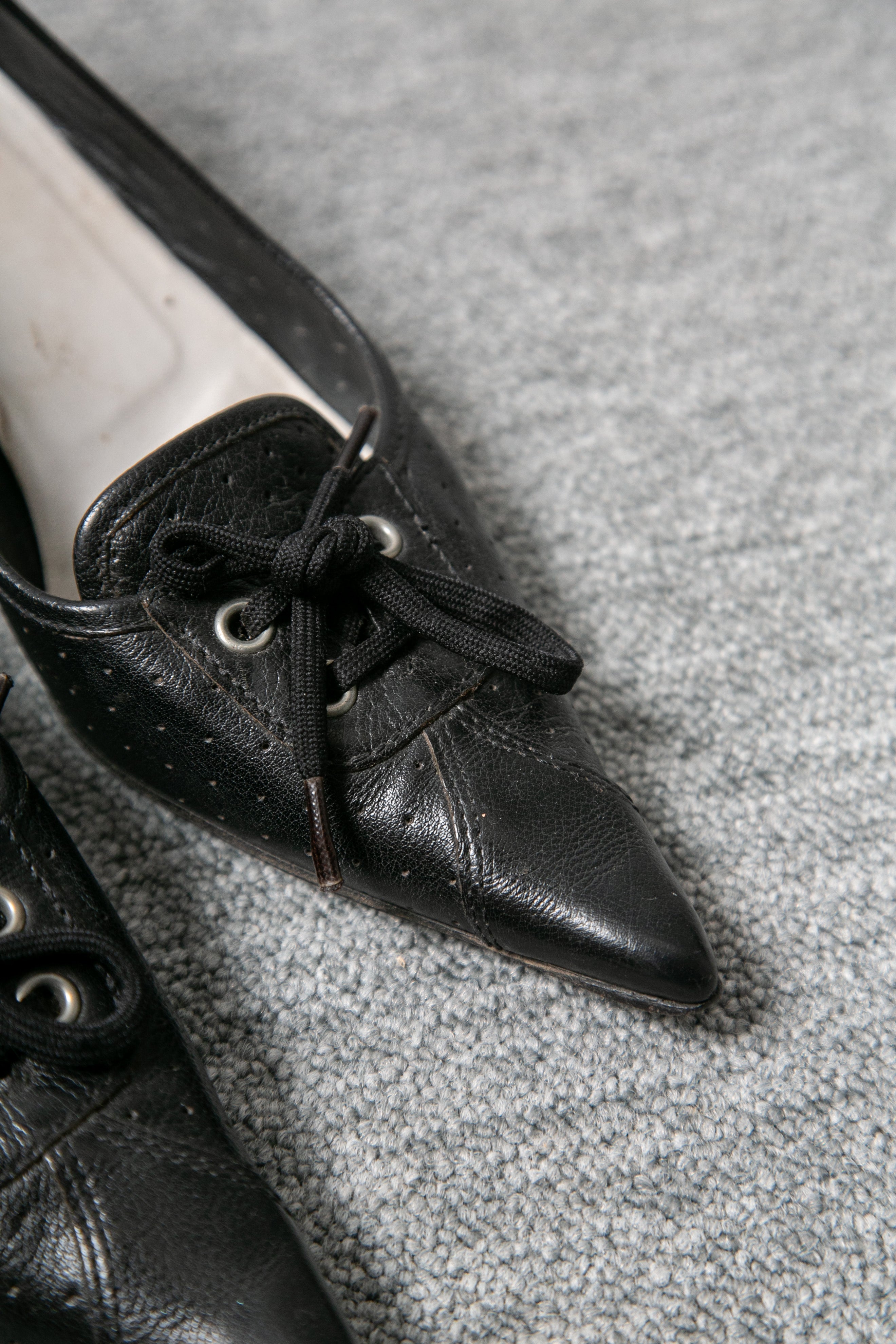 POINTED TOE KITTEN HEELS