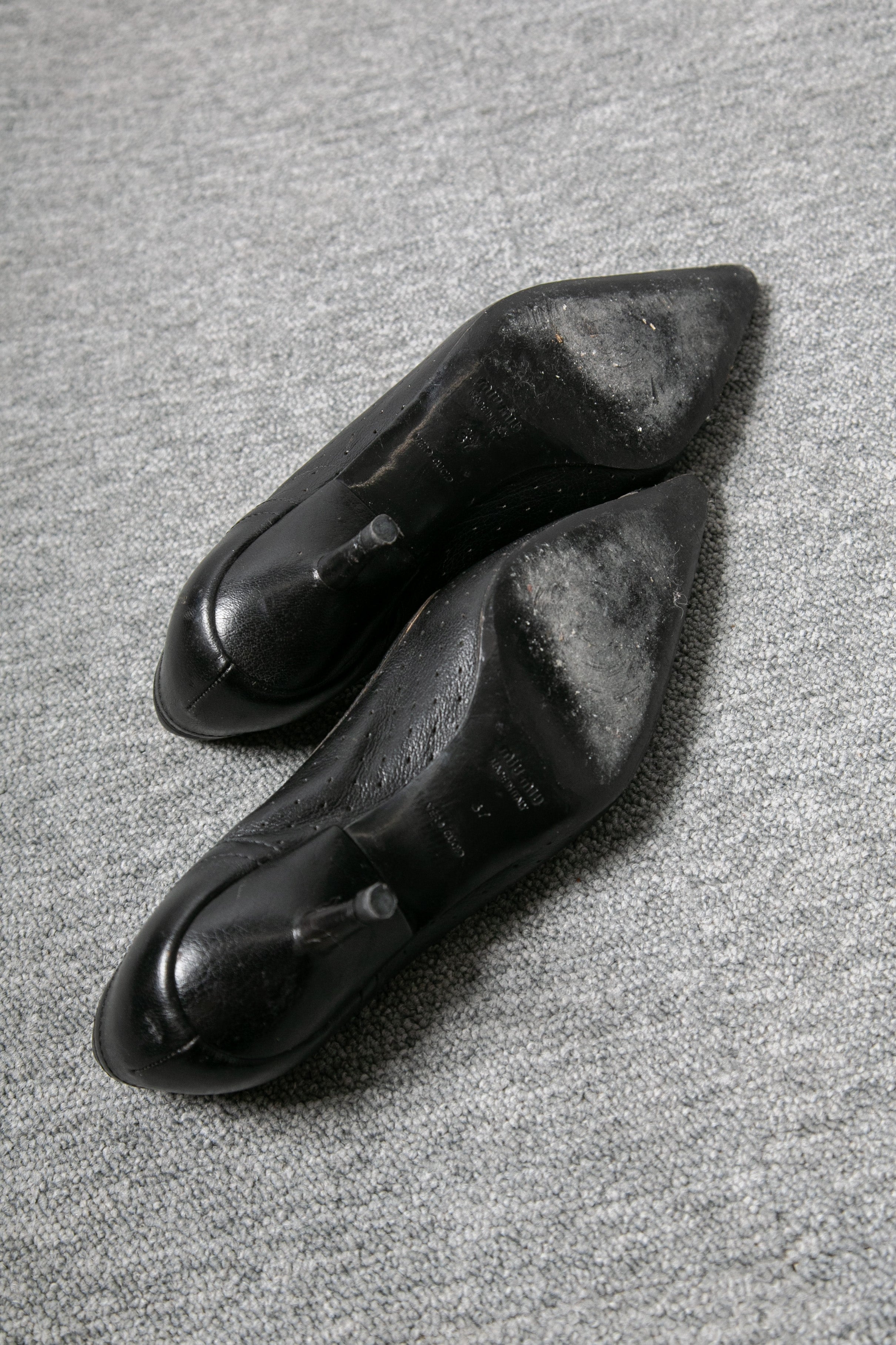 POINTED TOE KITTEN HEELS