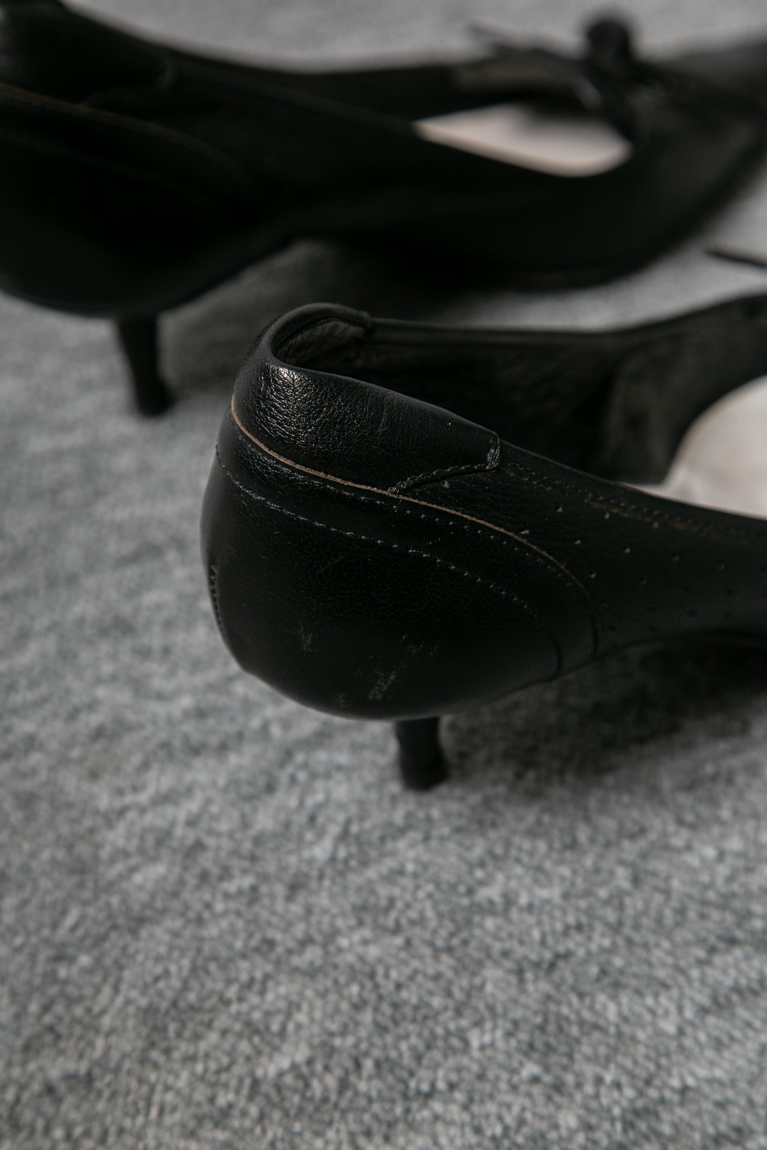 POINTED TOE KITTEN HEELS