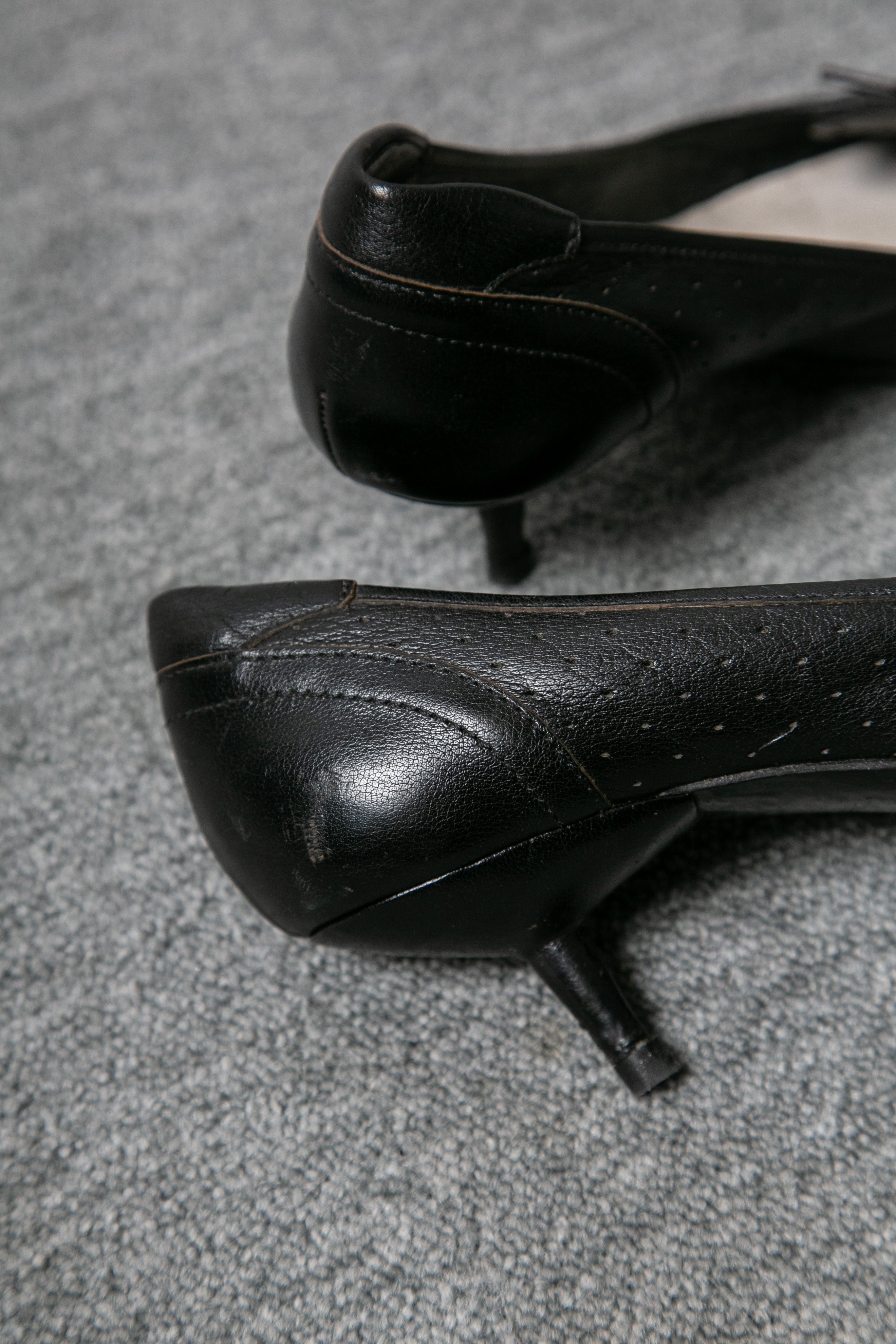 POINTED TOE KITTEN HEELS