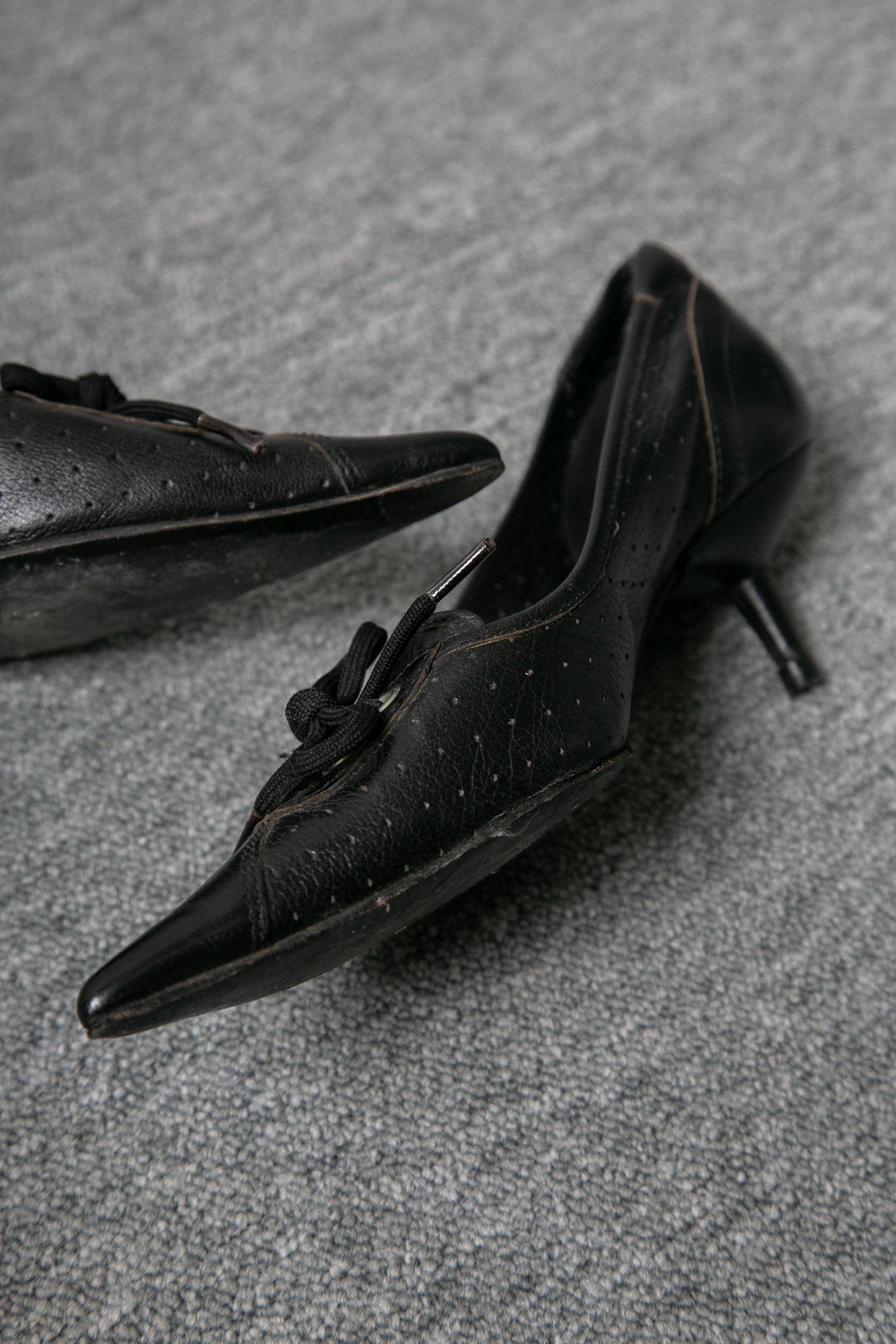 POINTED TOE KITTEN HEELS
