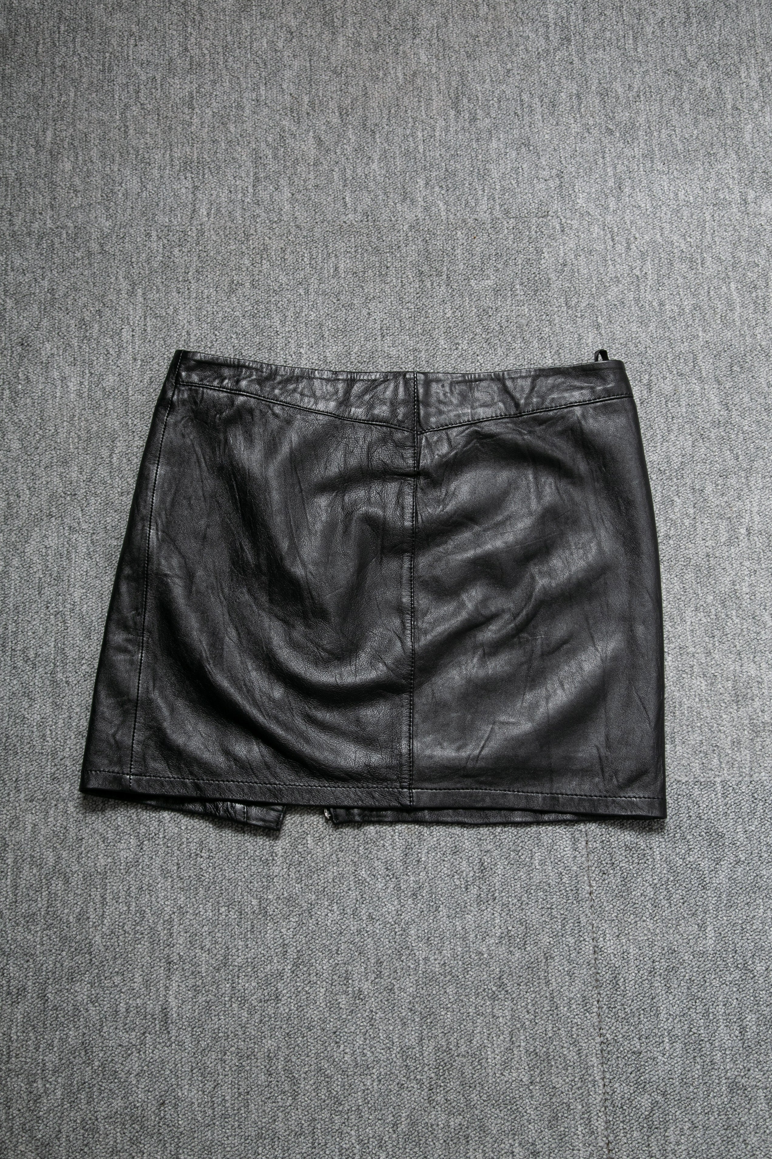 LEATHER ASSYMETRIC ZIPPERD SKIRT