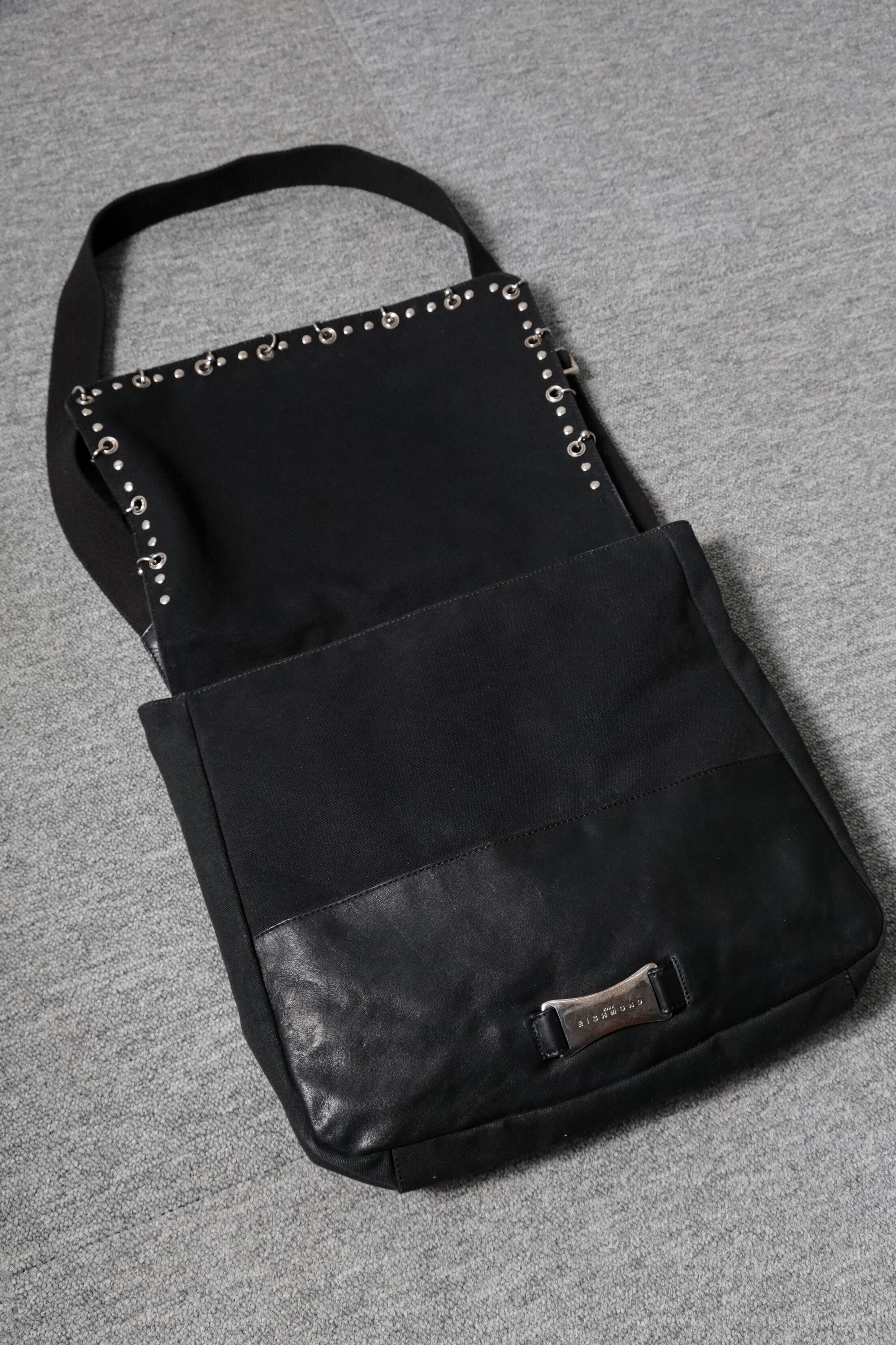SIDE PIERCED SCHOOL BAG