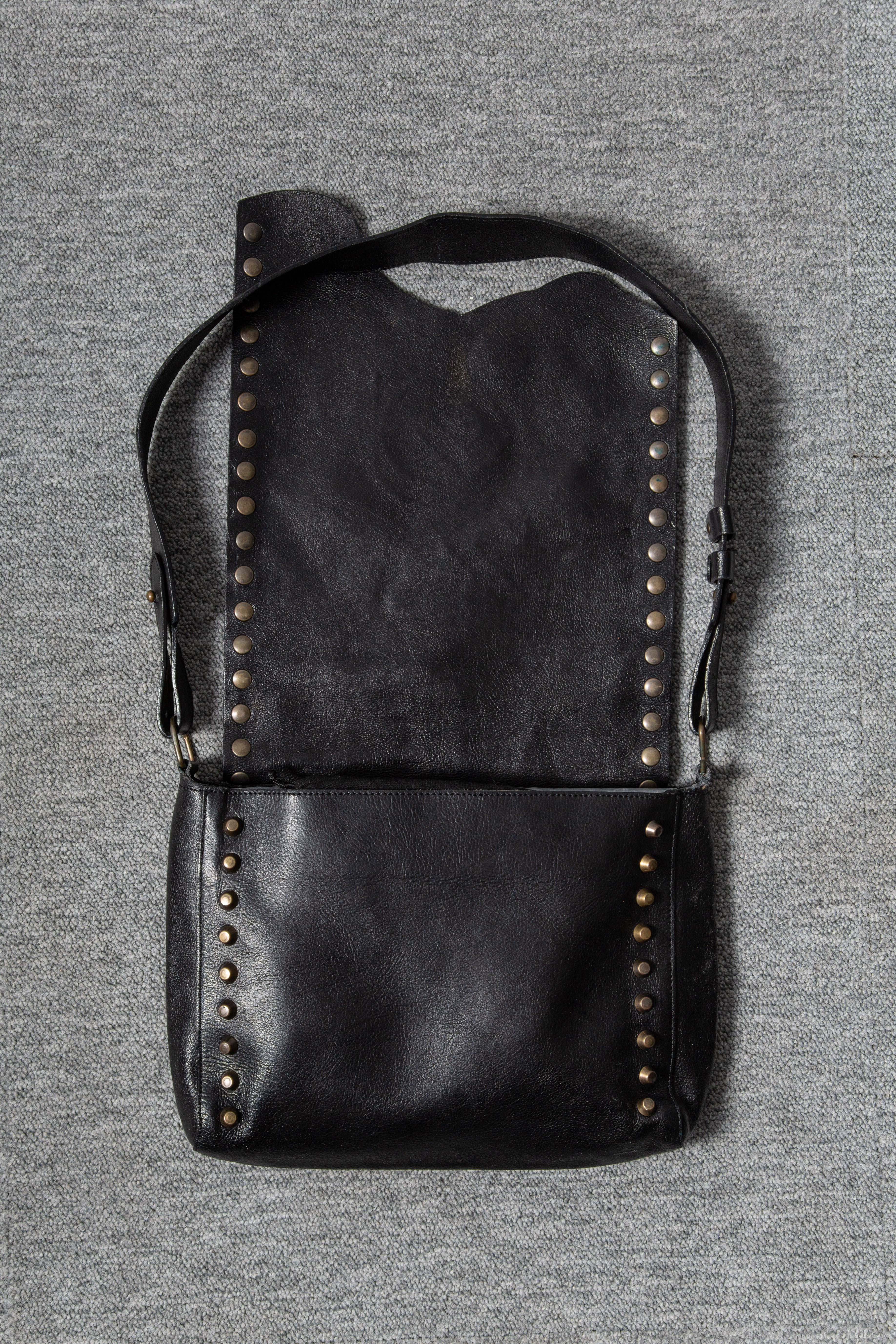 LEATHER ASYMMETRICAL STUDS BAG