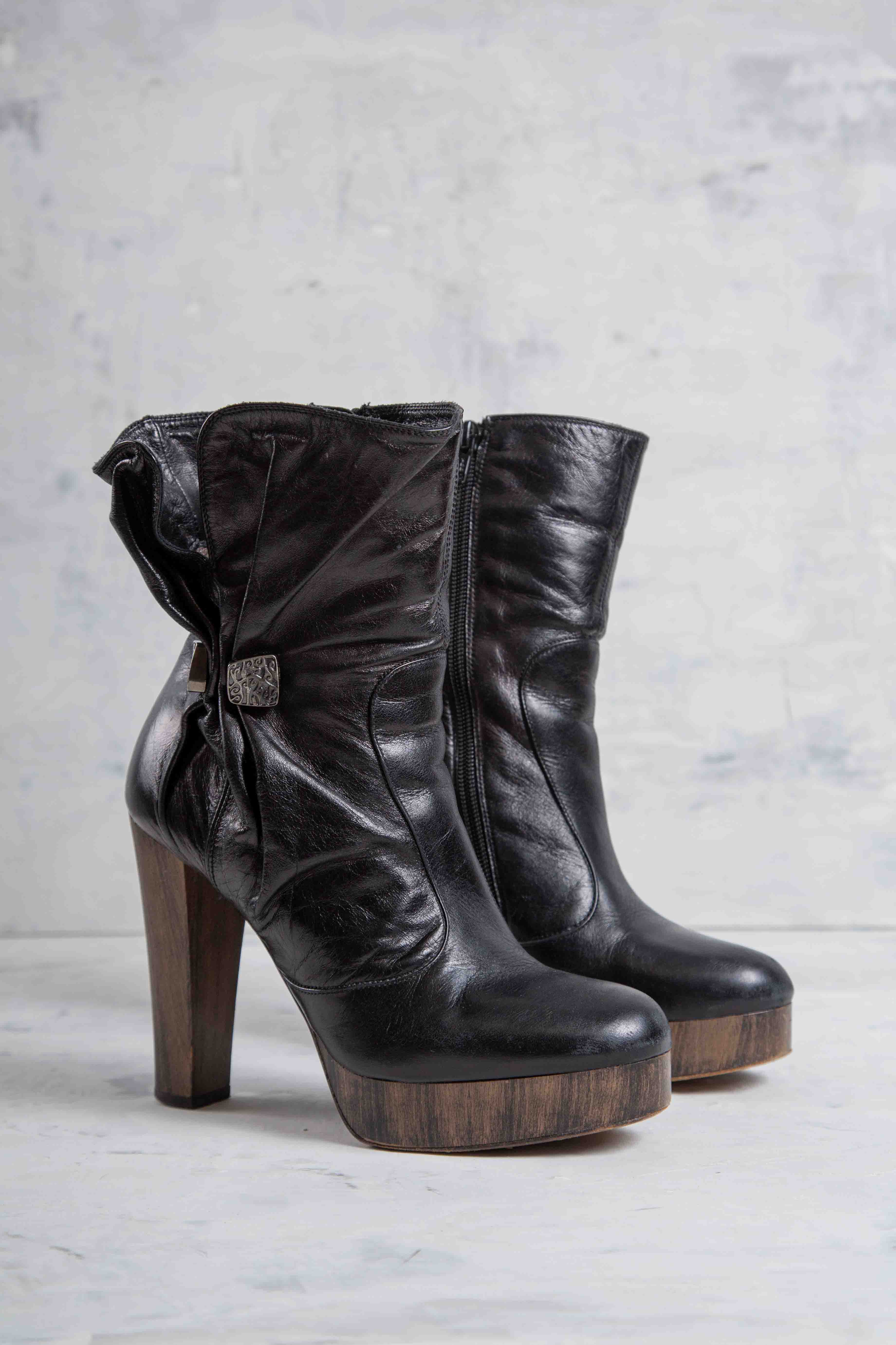 LEATHER PLATFORM HEEL BOOTS