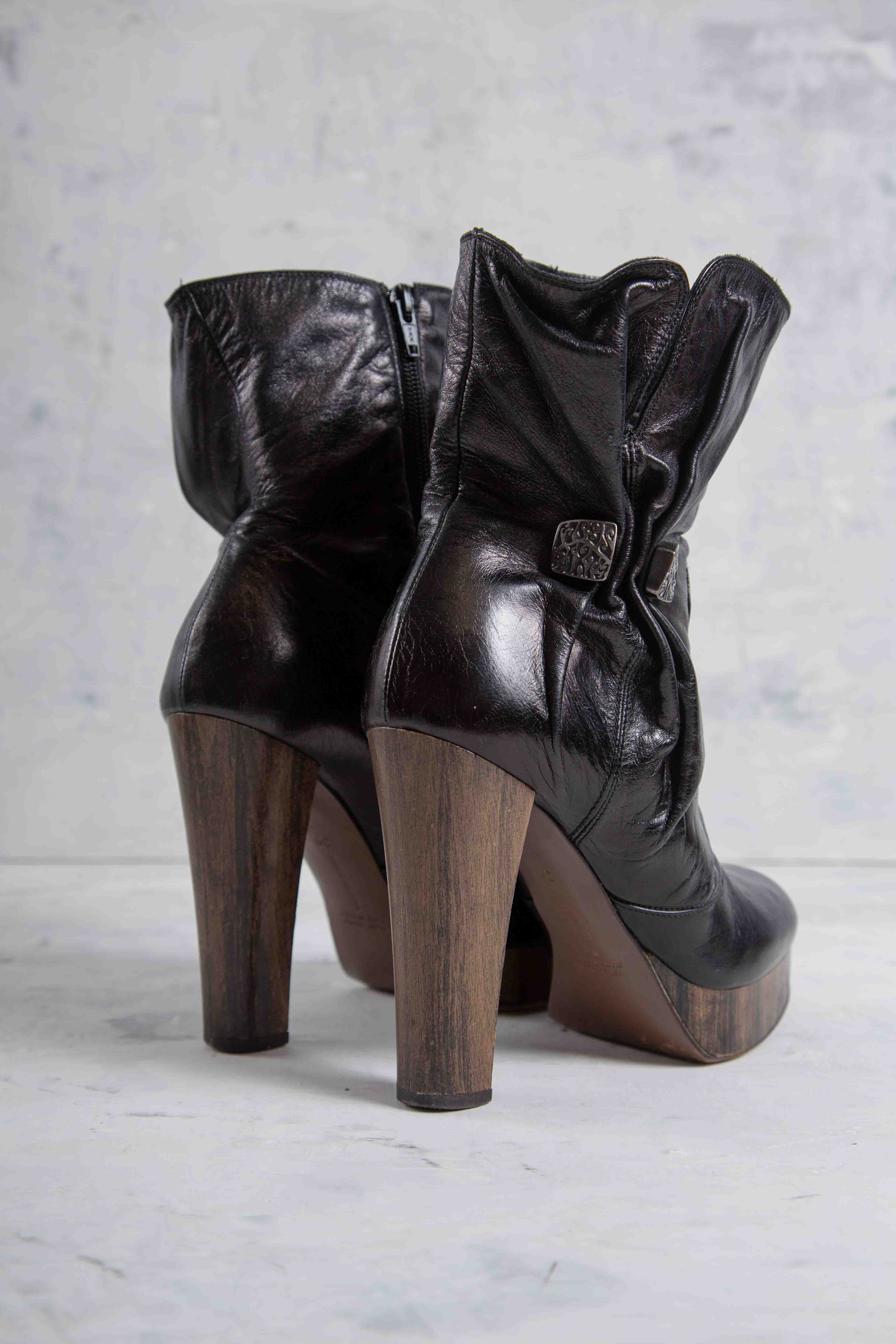 LEATHER PLATFORM HEEL BOOTS