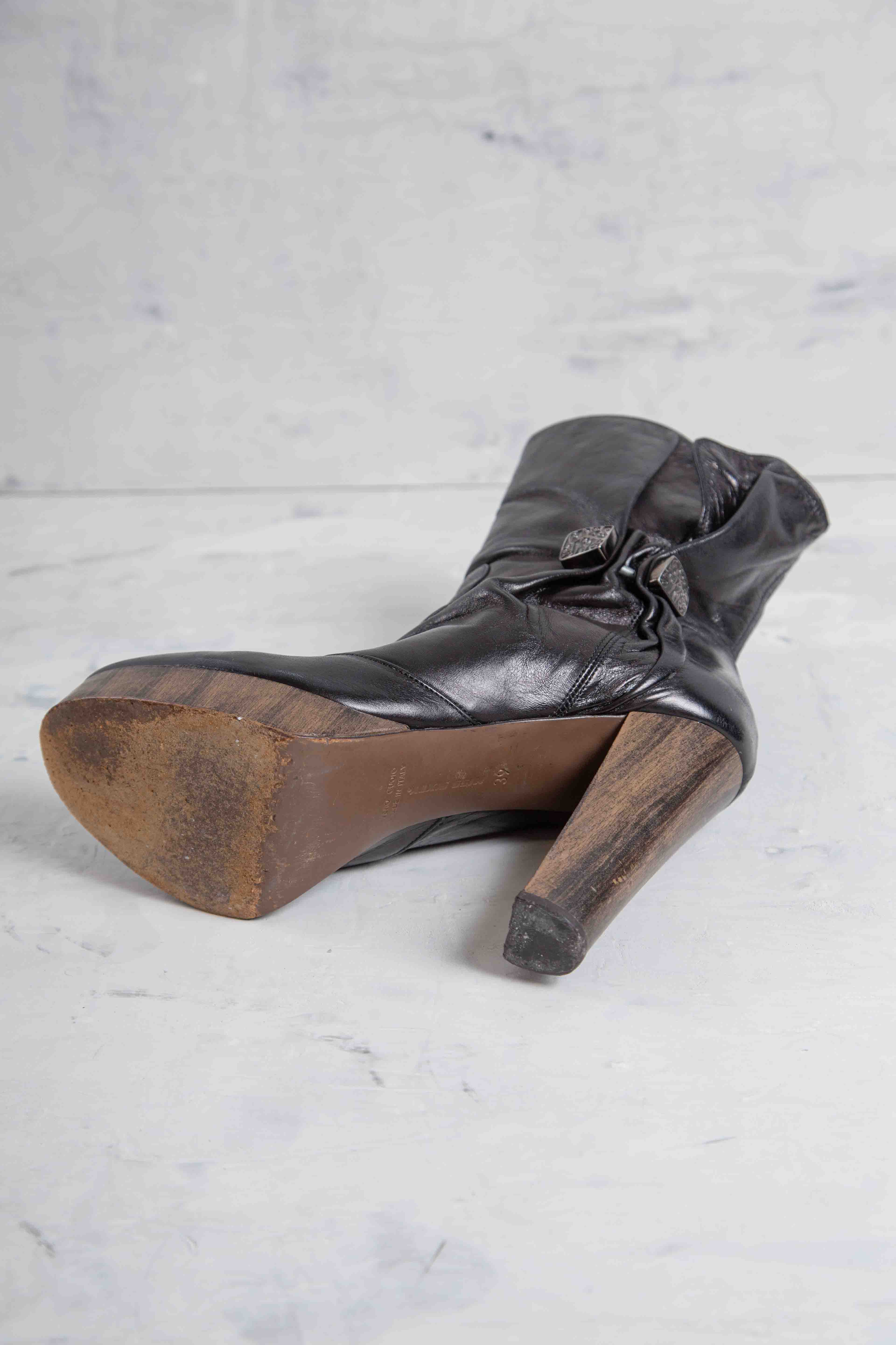 LEATHER PLATFORM HEEL BOOTS