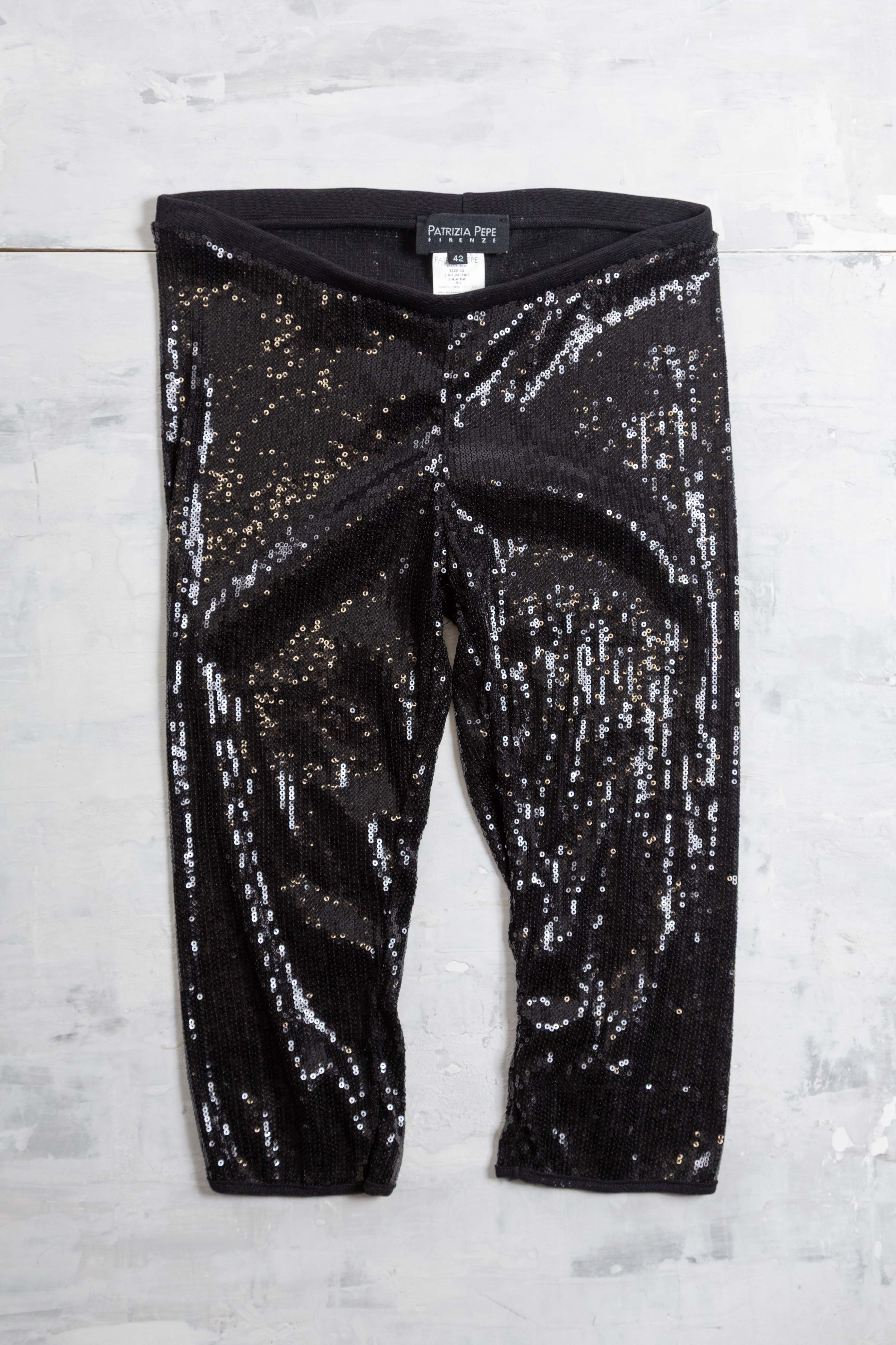BLACK MESH SEQUINED CAPRIS