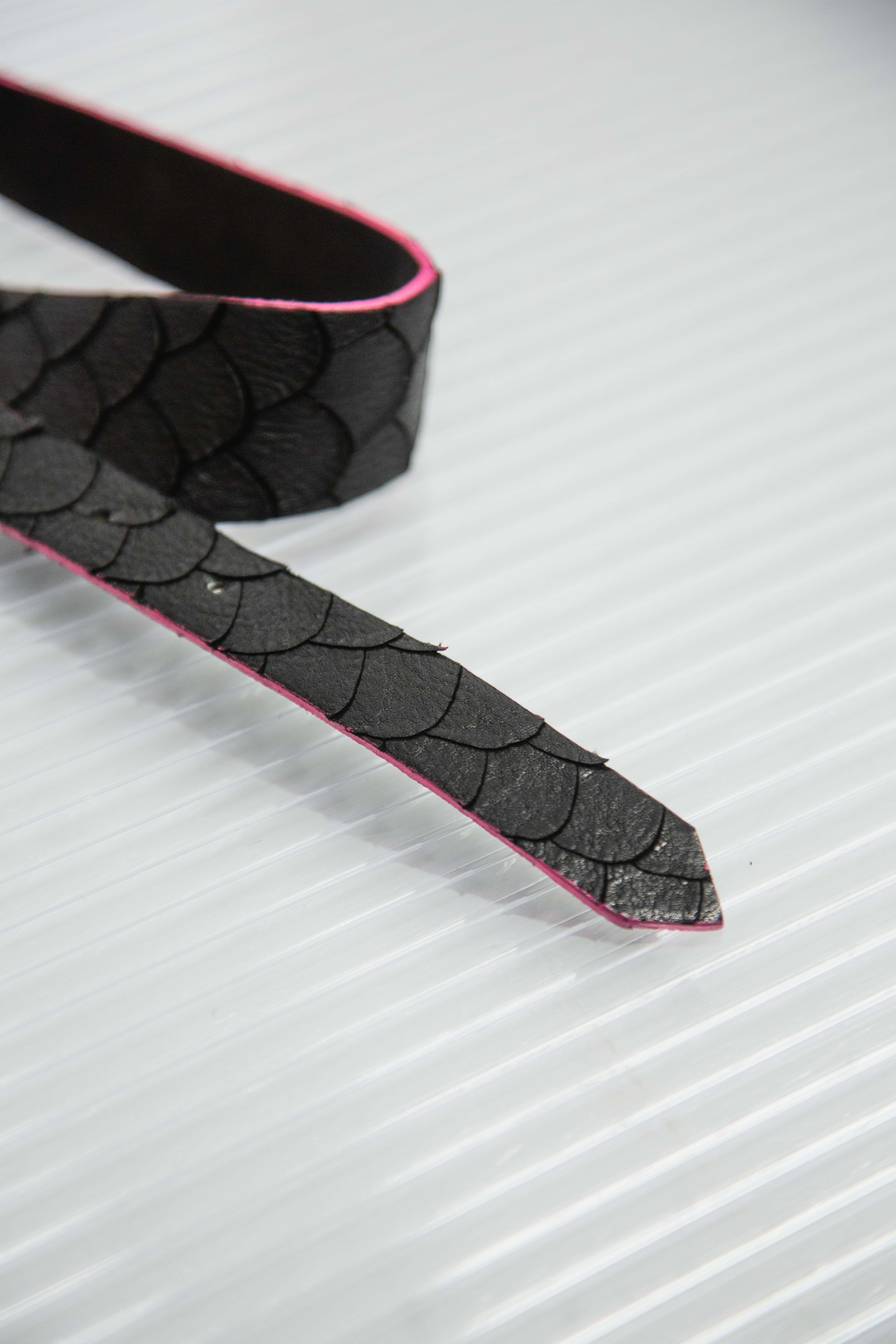 FISH SCALE PINK BLACK LEATHER BELT