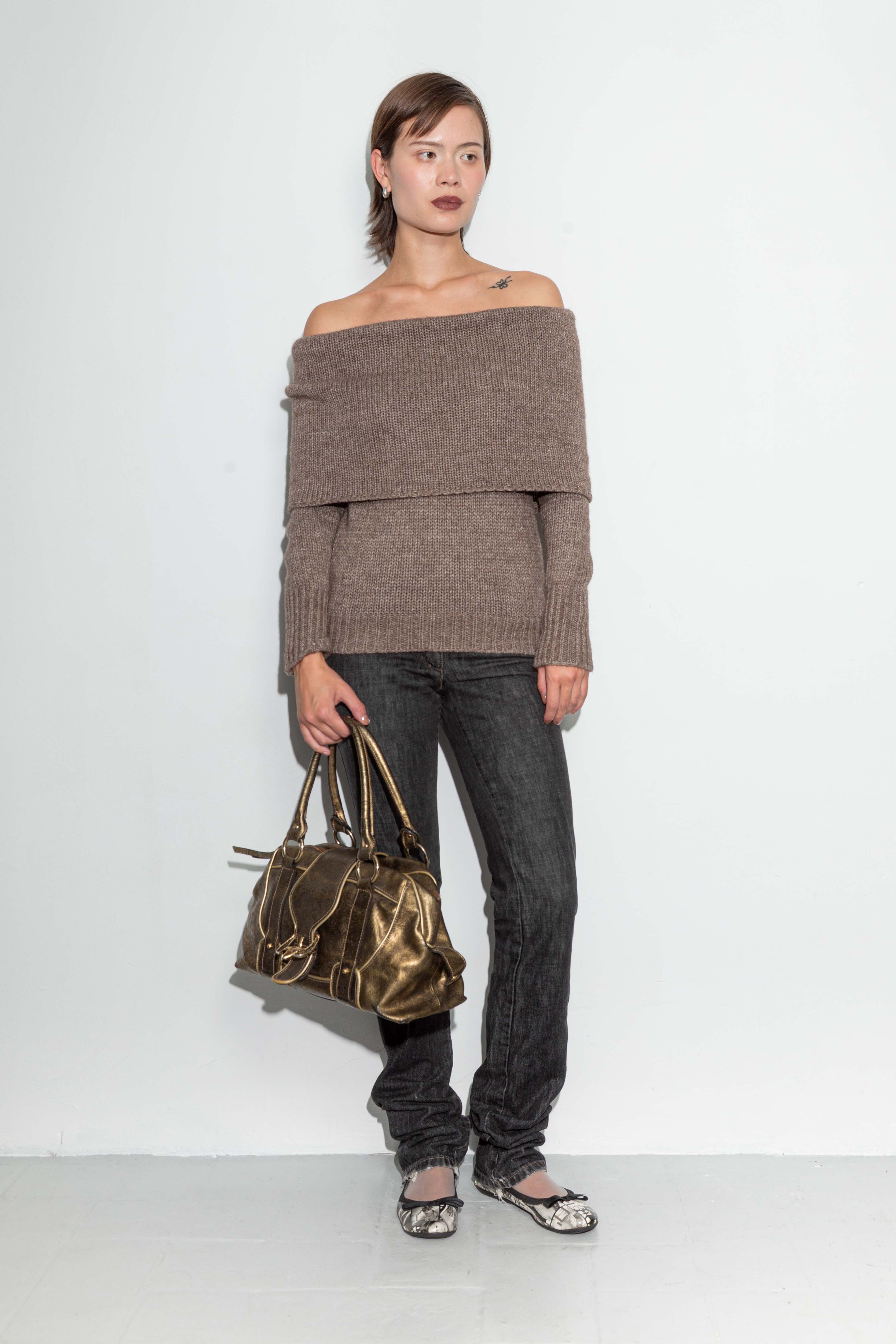 BROWN OFF SHOULDER KNITTED SWEATER