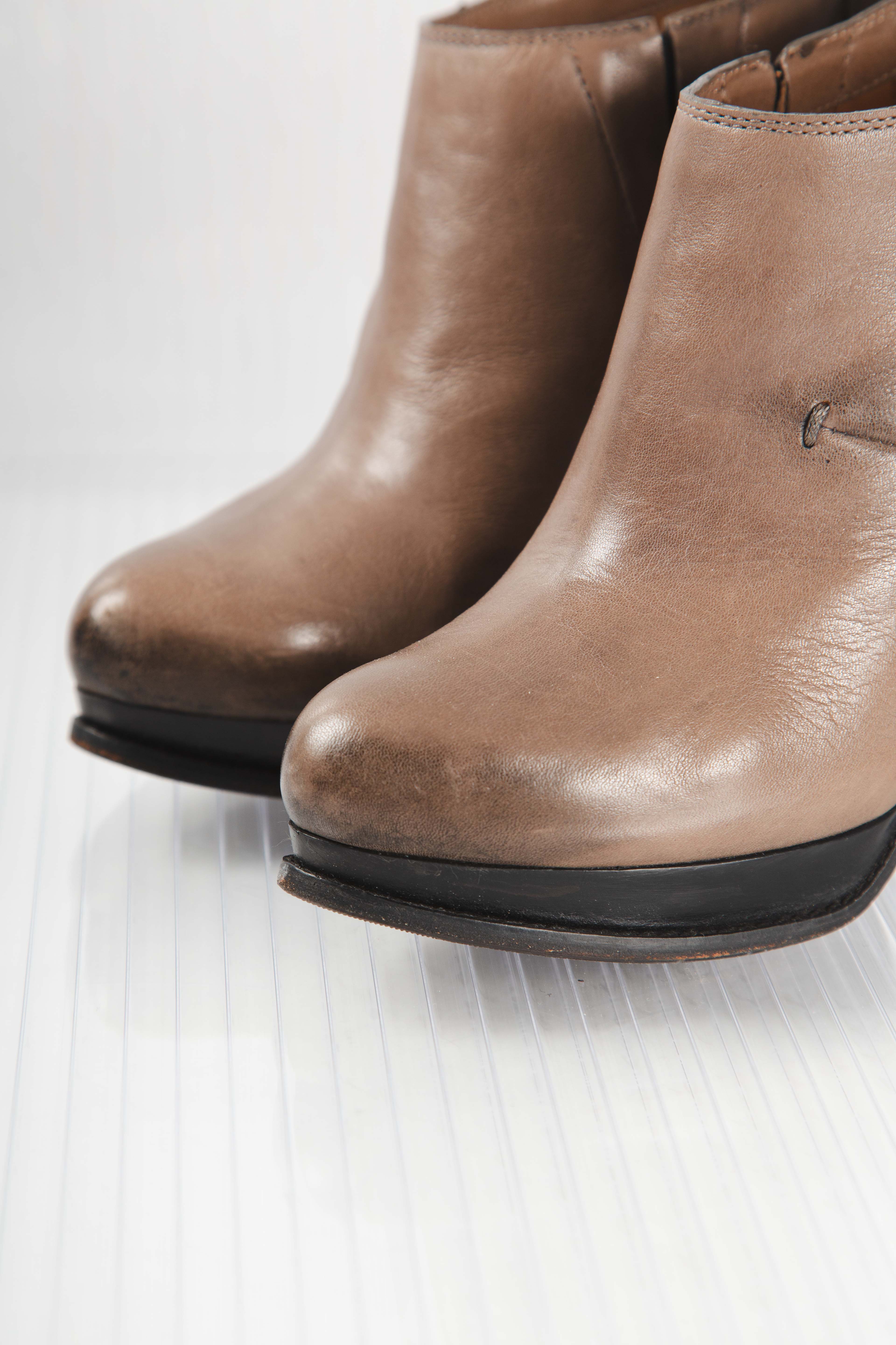 BROWN WASHED LEATHER HEELS