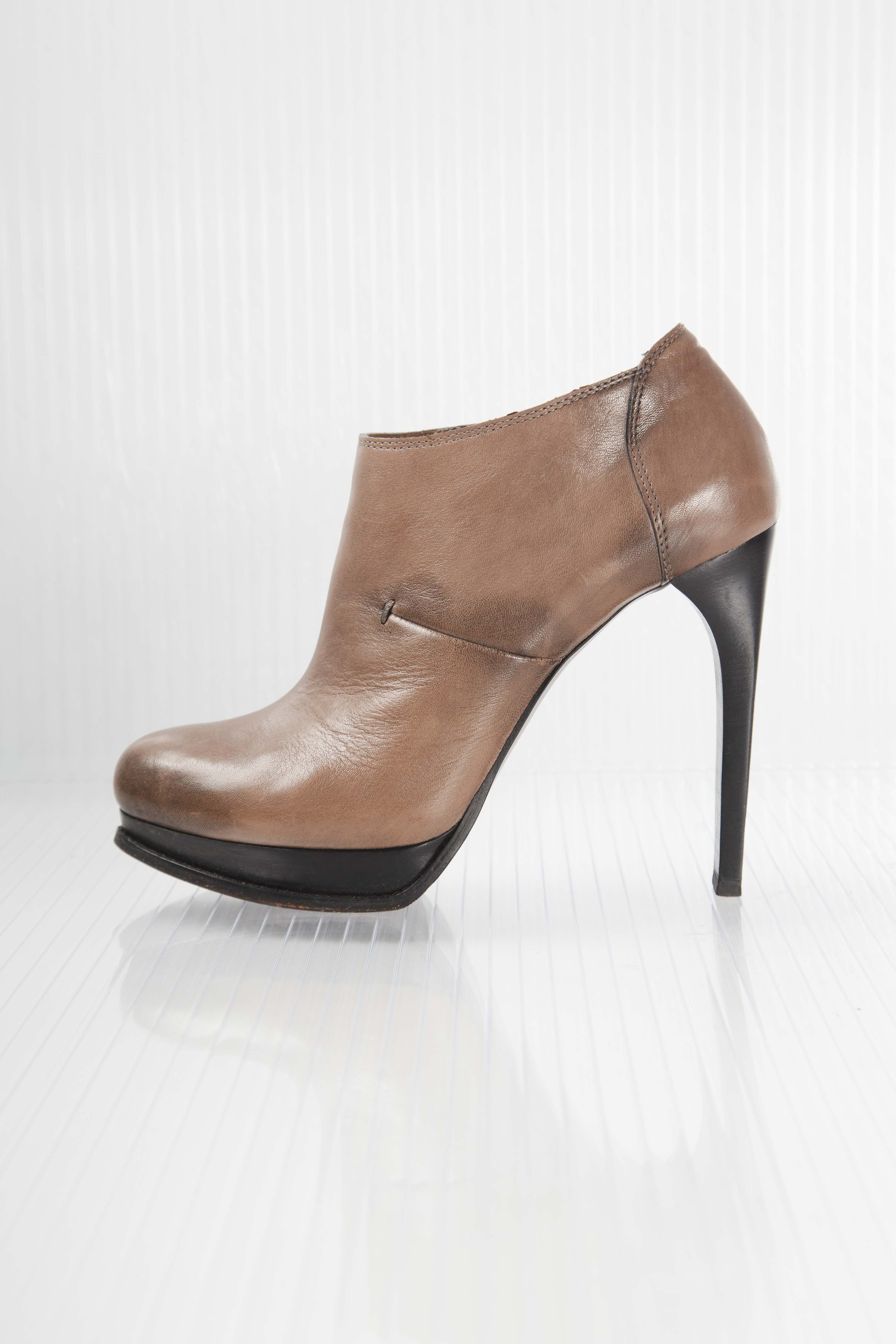 BROWN WASHED LEATHER HEELS