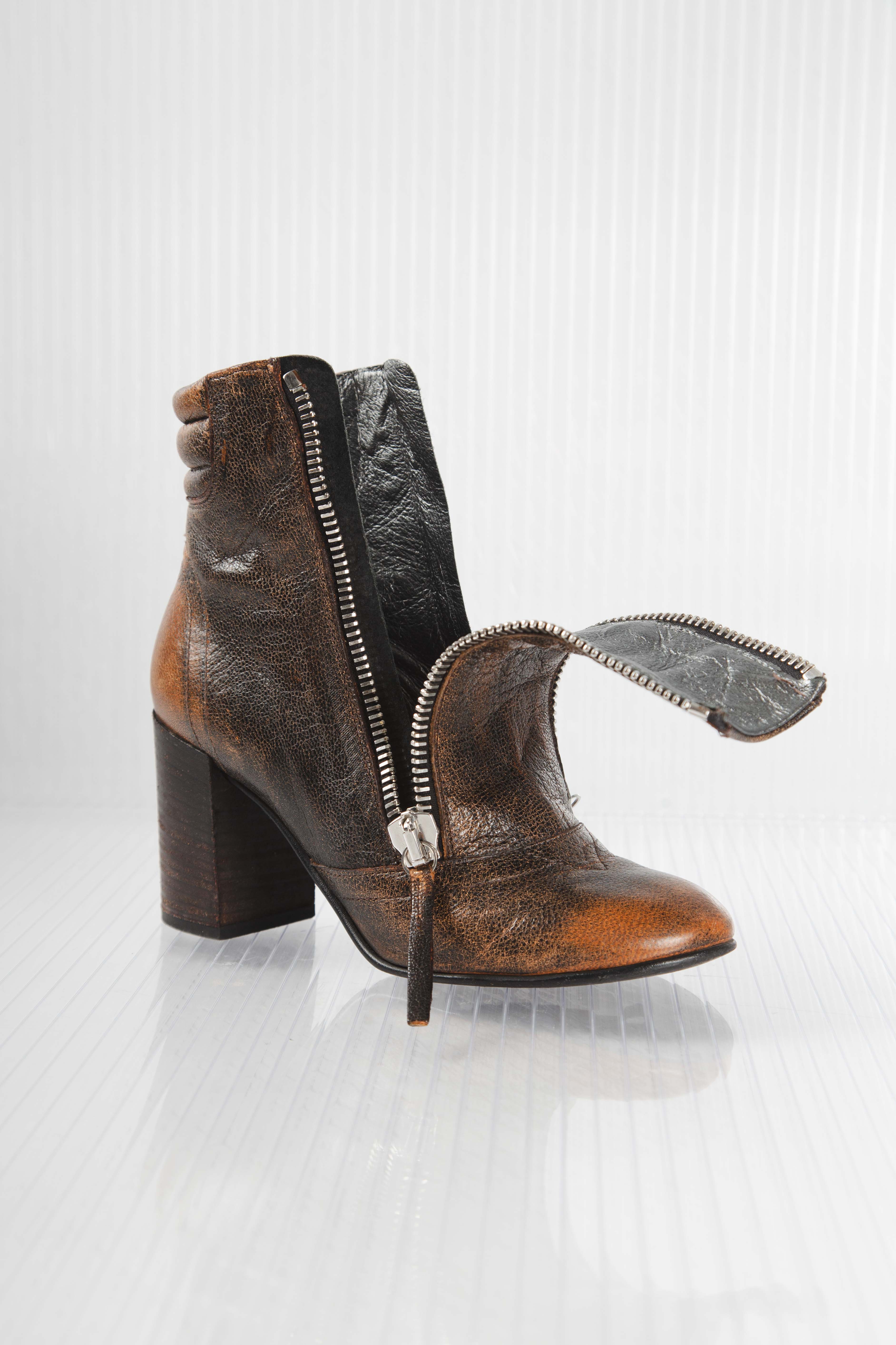 DOUBLE ZIPPER LEATHER BOOTS