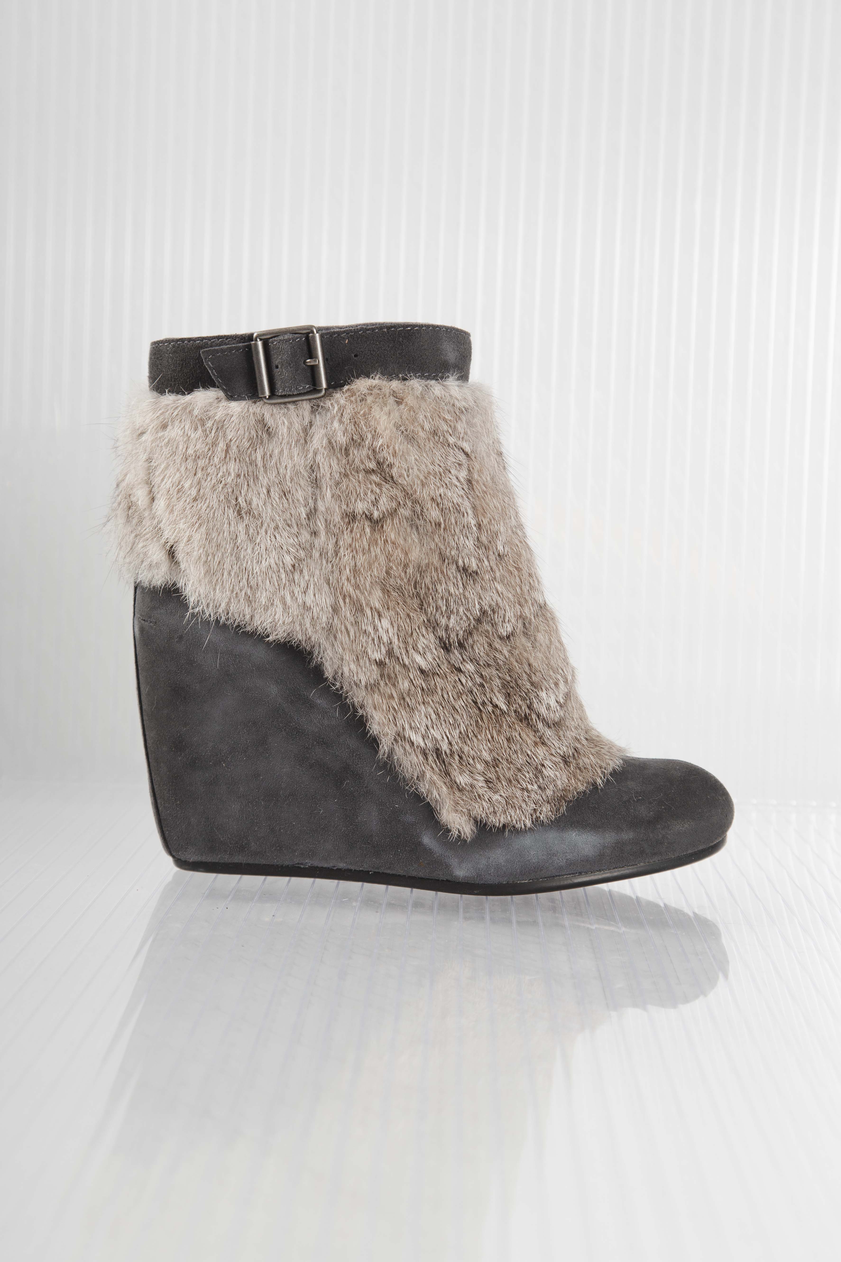 DARK BLUE LEATHER FUR WEDGES