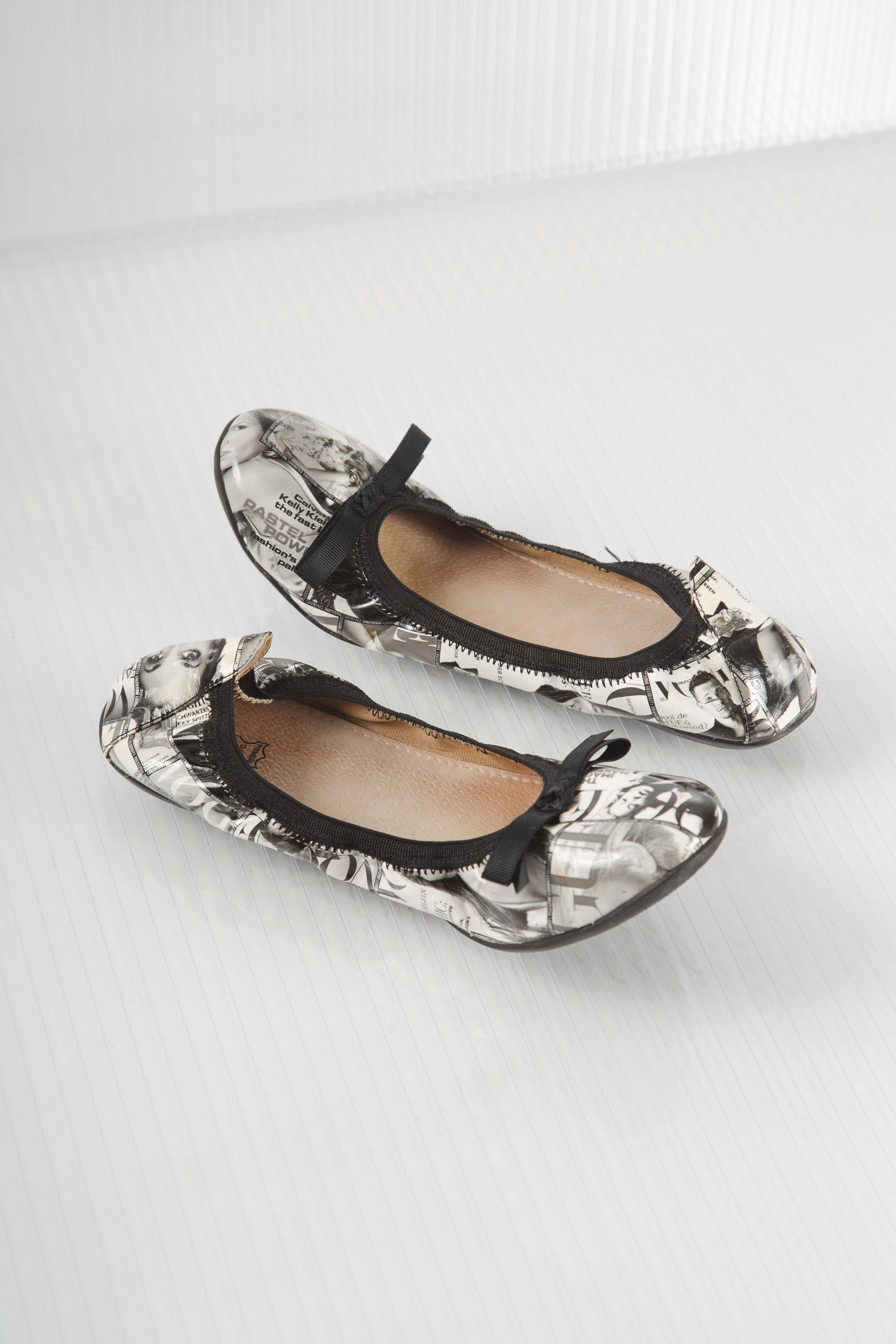 NEWSPAPER BOW BALLERINAS